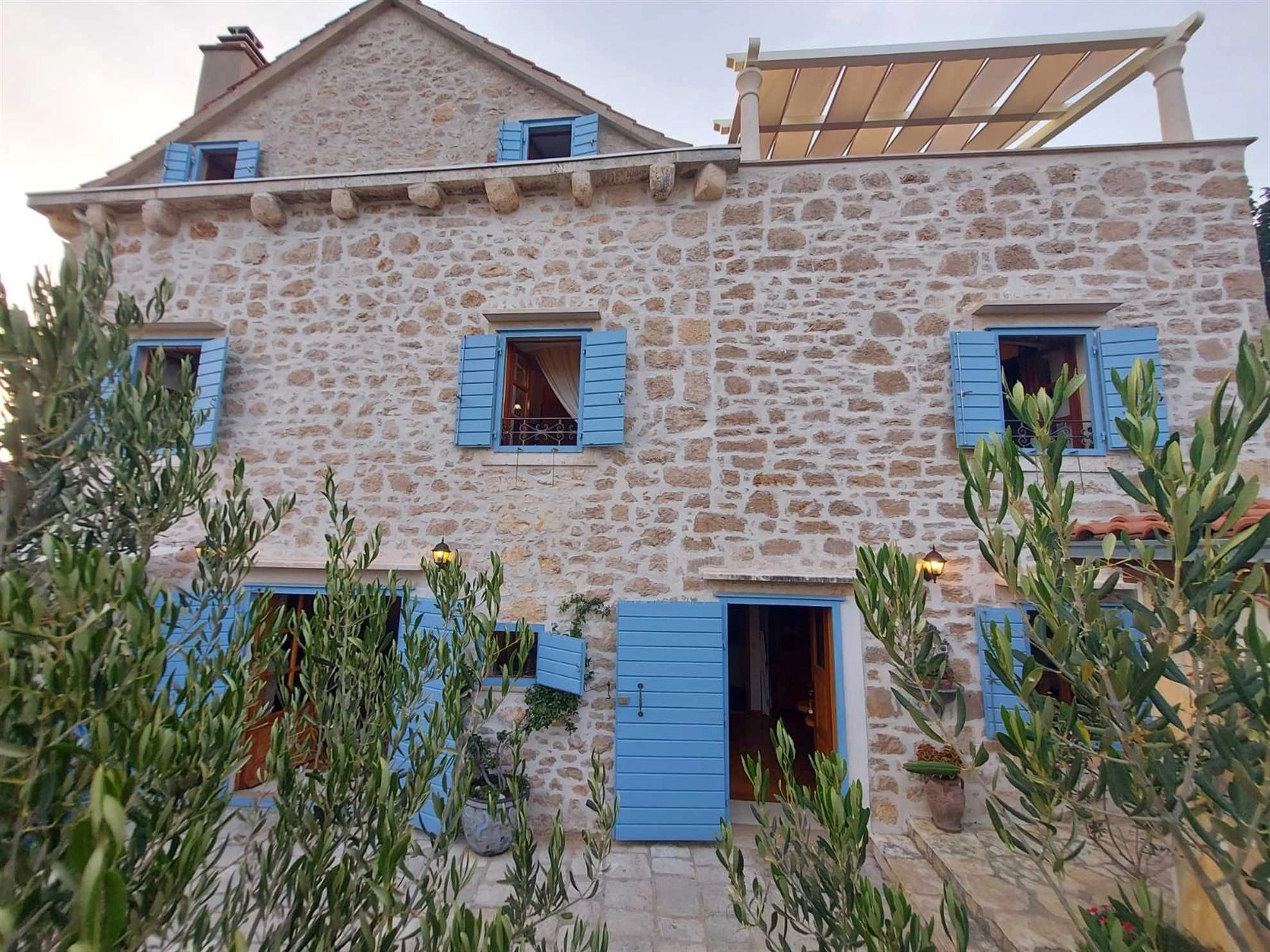 Traditional Villa Vicina with Private Pool in Milna, Brac Island