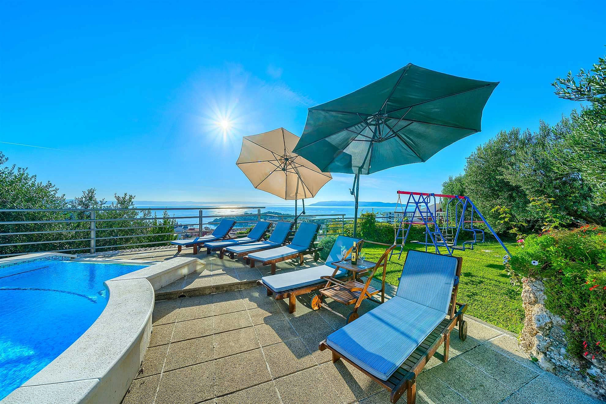 Villa Nugal - Familienvilla mit 5 Schlafzimmern und beheiztem Pool in Makarska