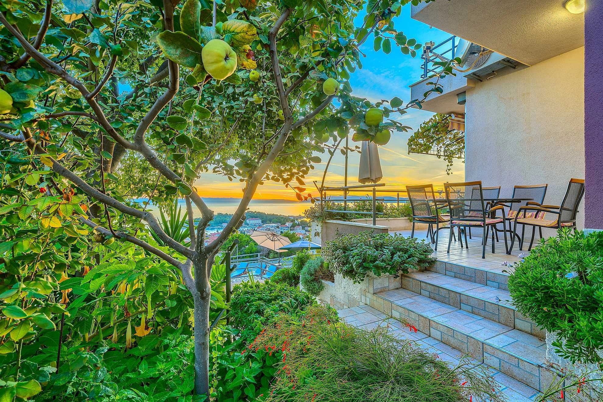 Villa Nugal - Familienvilla mit 5 Schlafzimmern und beheiztem Pool in Makarska