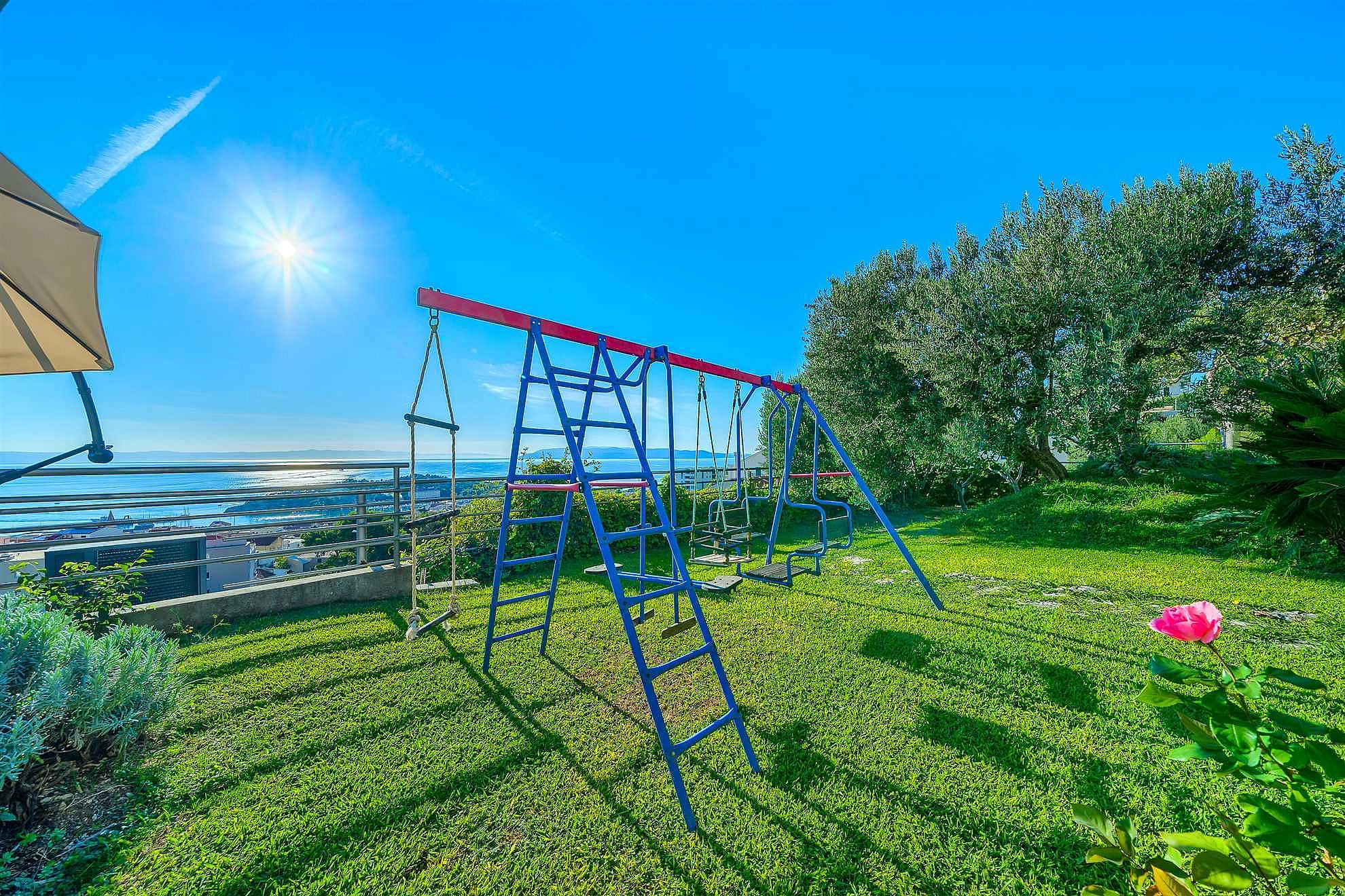 Villa Nugal - Familienvilla mit 5 Schlafzimmern und beheiztem Pool in Makarska