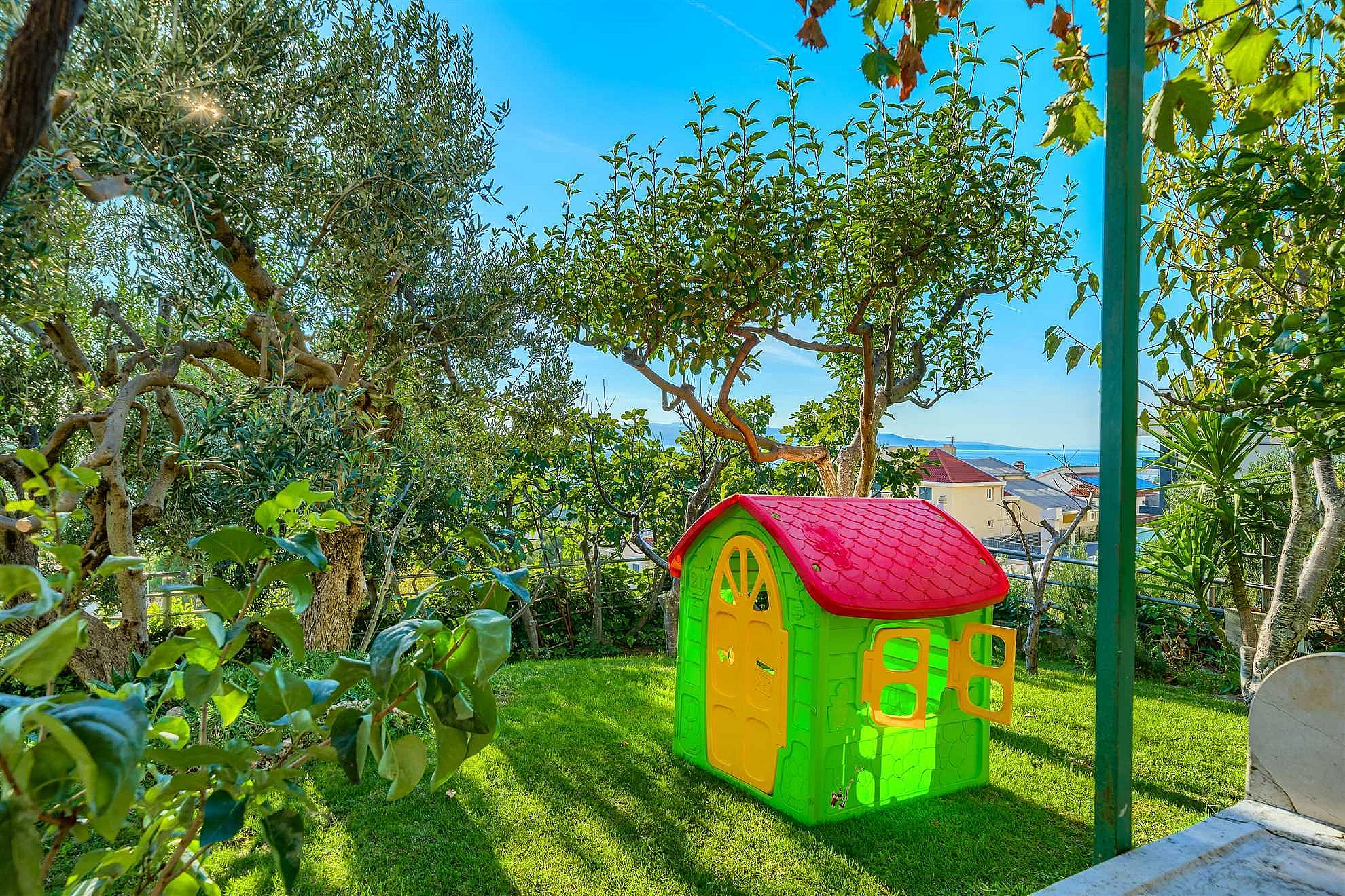 Villa Nugal - Familienvilla mit 5 Schlafzimmern und beheiztem Pool in Makarska