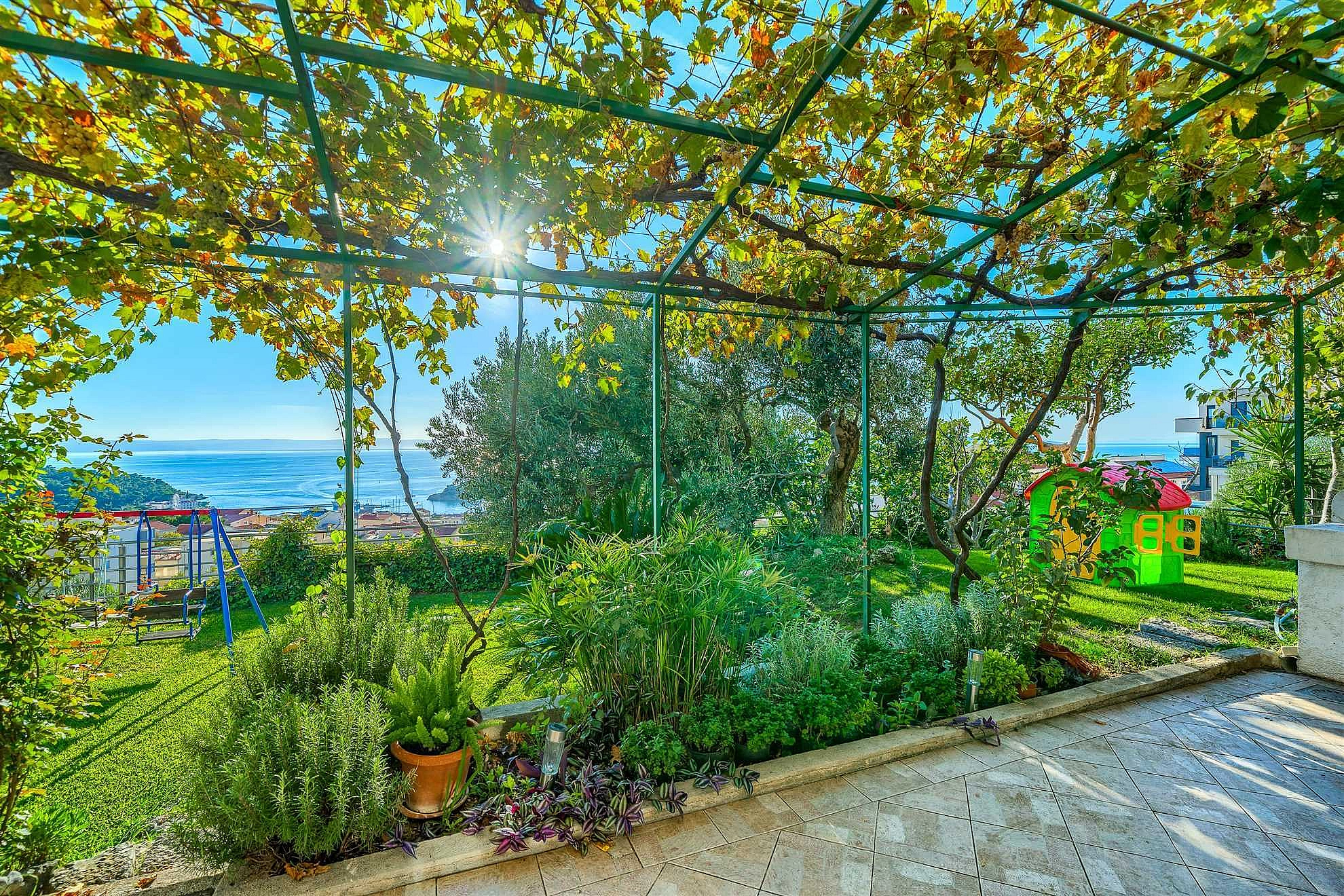 Villa Nugal - Familienvilla mit 5 Schlafzimmern und beheiztem Pool in Makarska