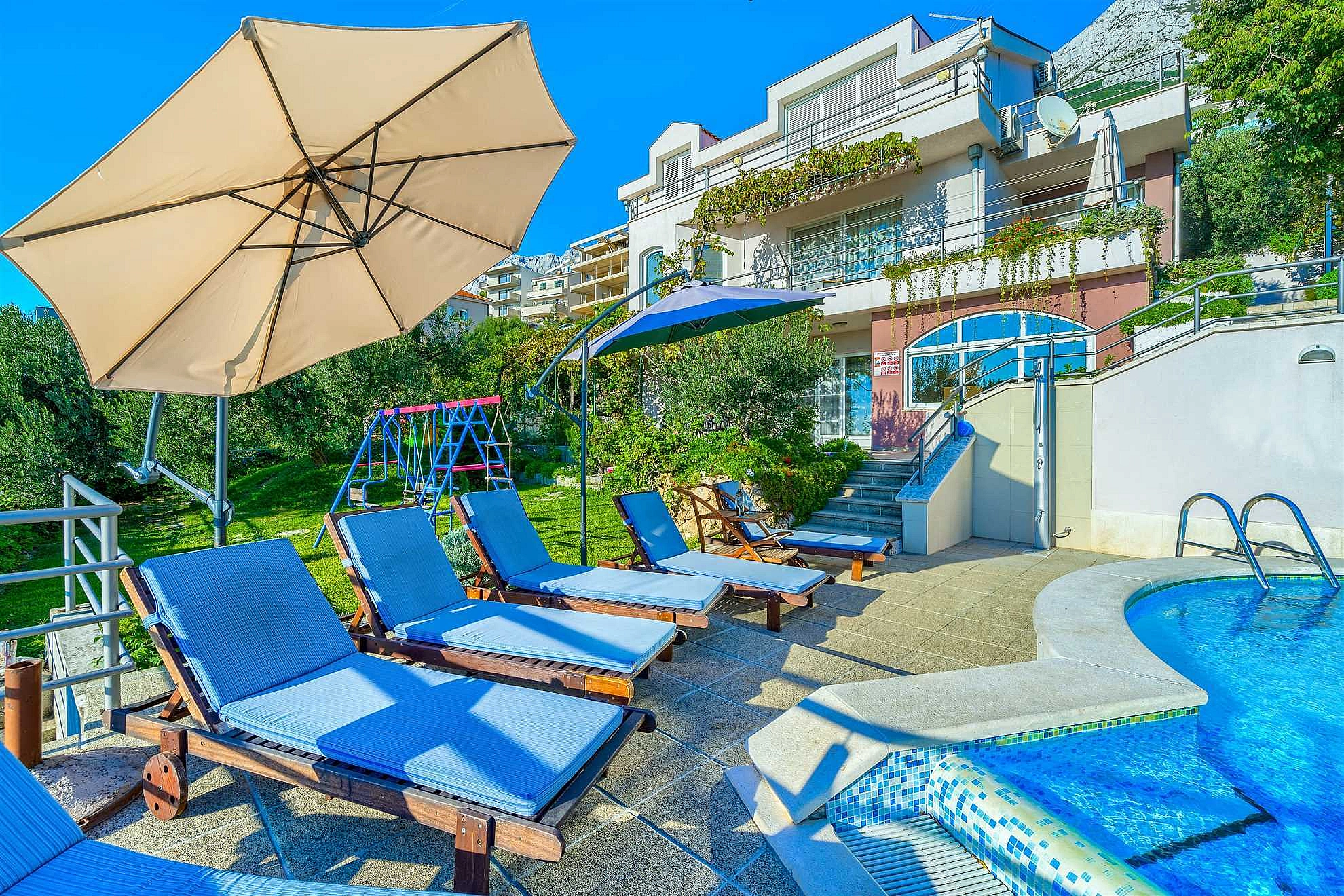 Villa Nugal - Familienvilla mit 5 Schlafzimmern und beheiztem Pool in Makarska