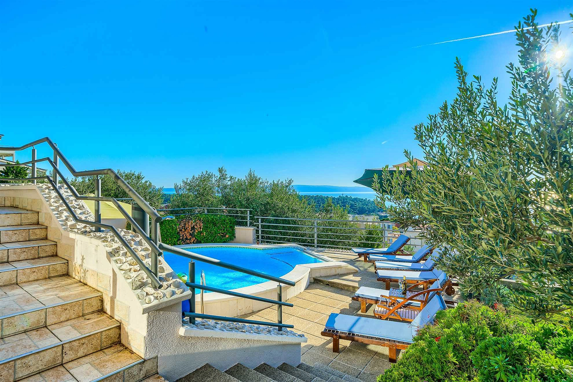 Villa Nugal - Familienvilla mit 5 Schlafzimmern und beheiztem Pool in Makarska