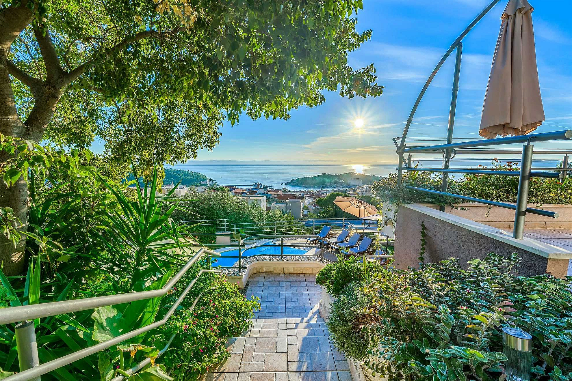 Villa Nugal - Familienvilla mit 5 Schlafzimmern und beheiztem Pool in Makarska