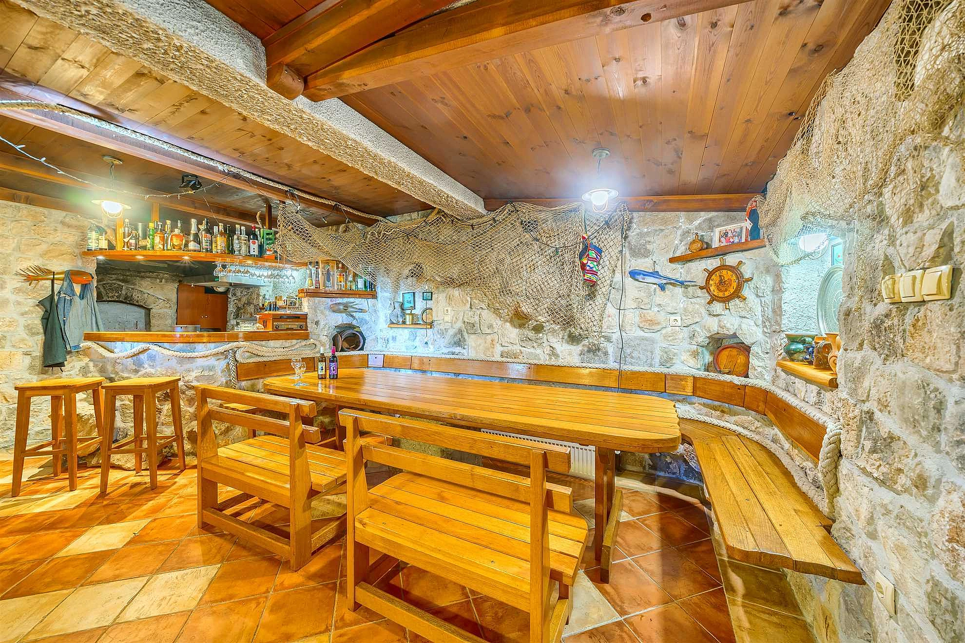 Villa Nugal - Familienvilla mit 5 Schlafzimmern und beheiztem Pool in Makarska