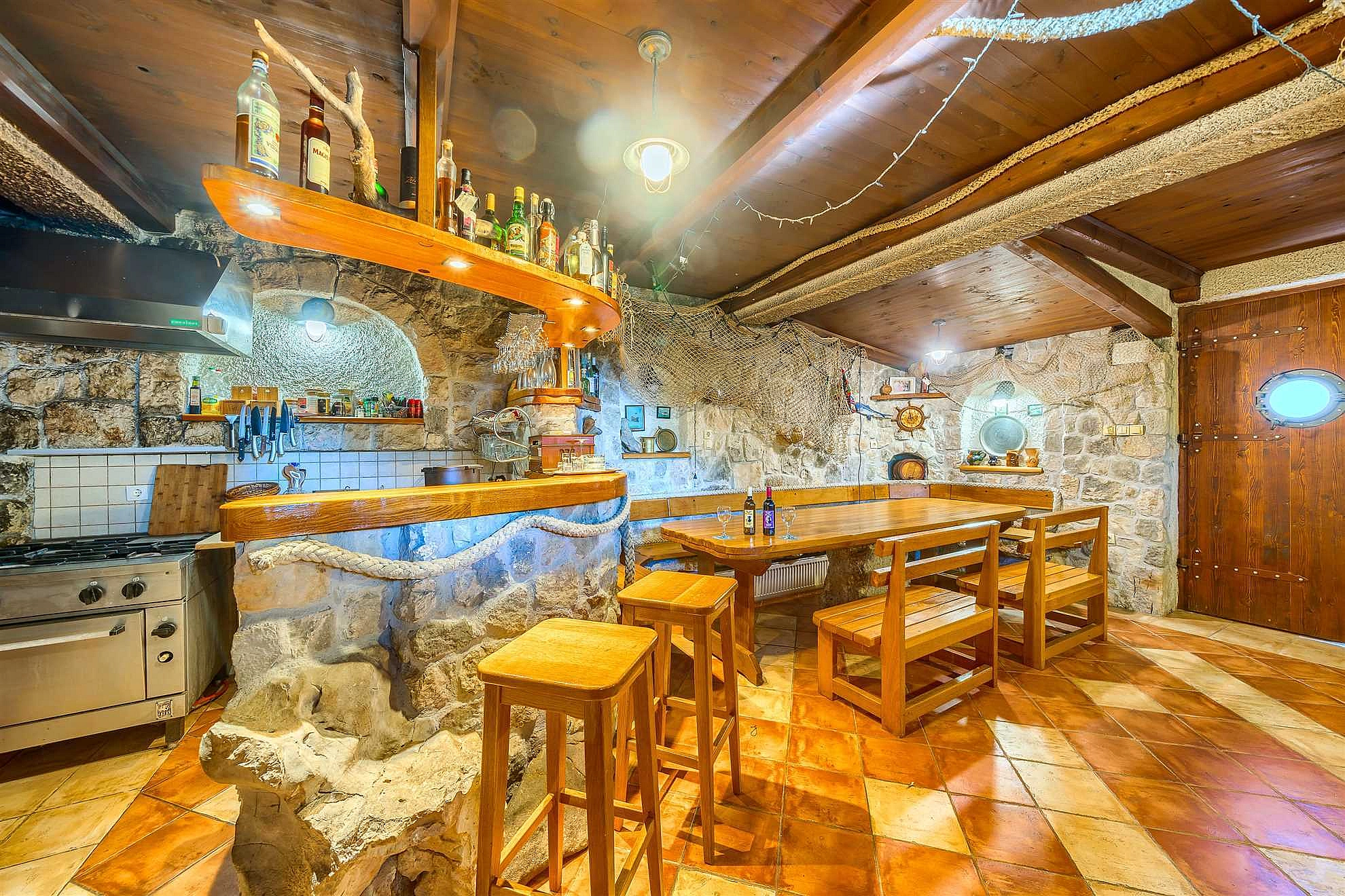 Villa Nugal - Familienvilla mit 5 Schlafzimmern und beheiztem Pool in Makarska