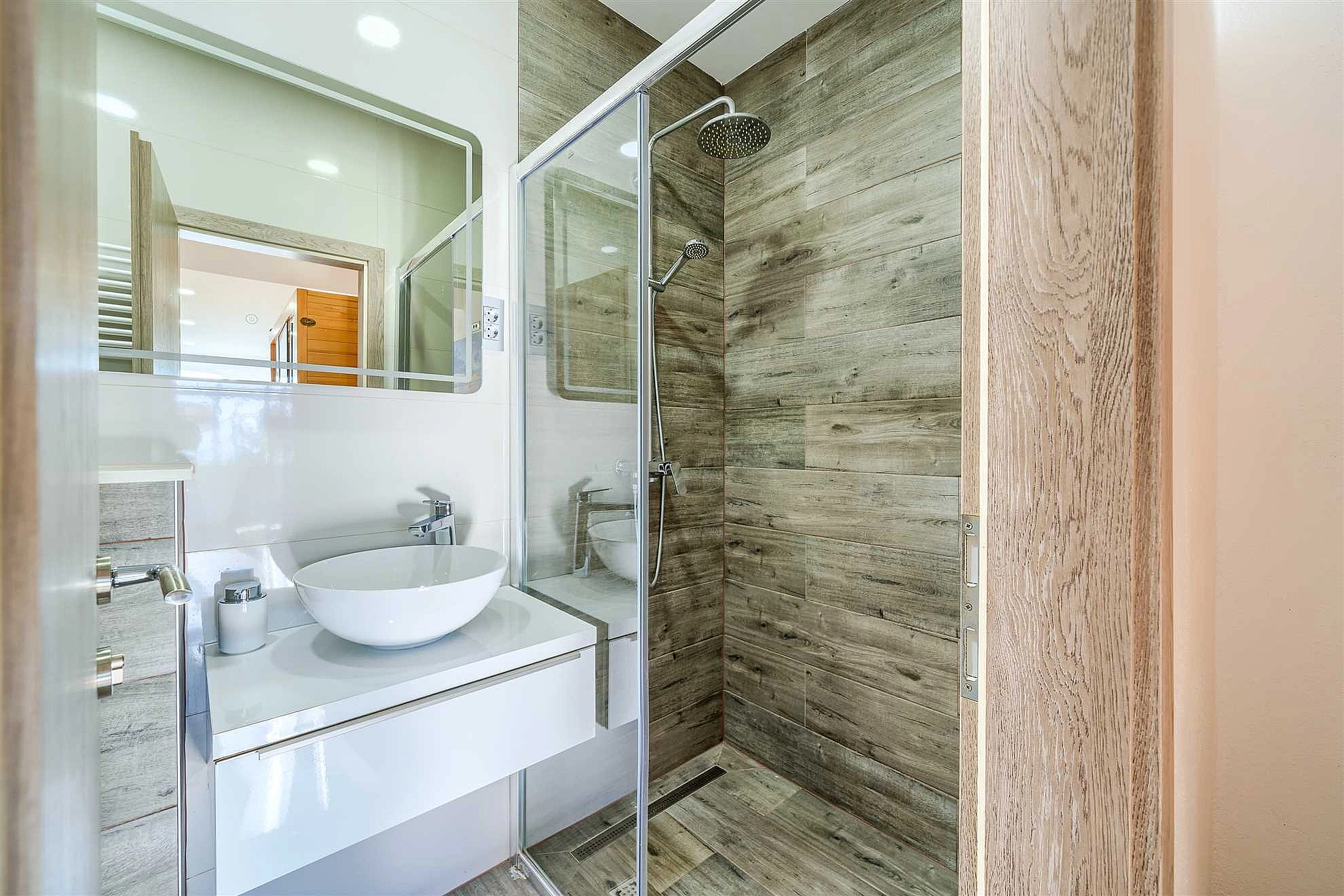 Villa Nugal - Familienvilla mit 5 Schlafzimmern und beheiztem Pool in Makarska