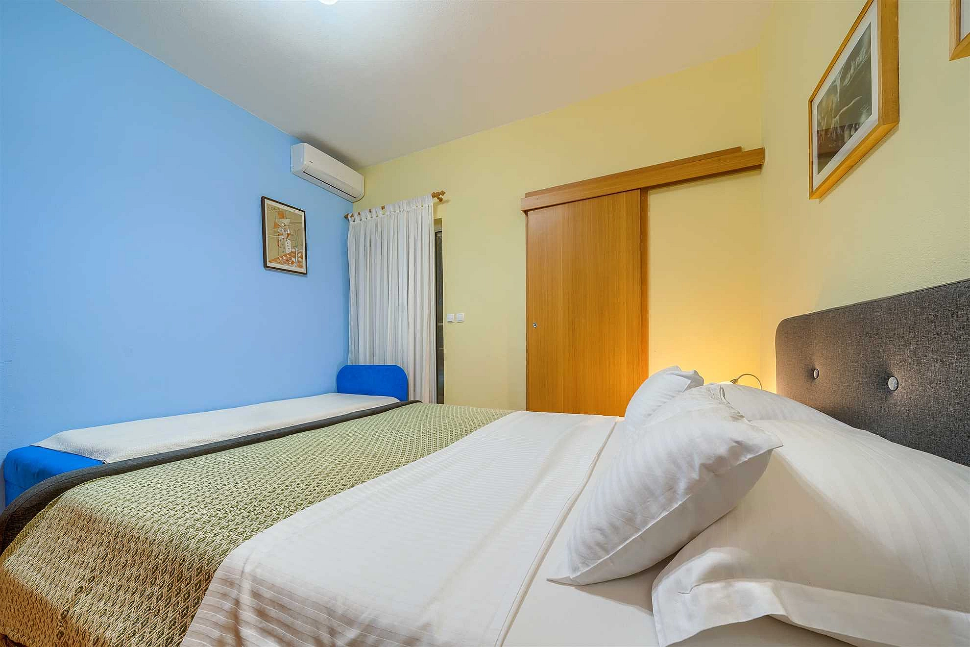 Villa Nugal - Familienvilla mit 5 Schlafzimmern und beheiztem Pool in Makarska