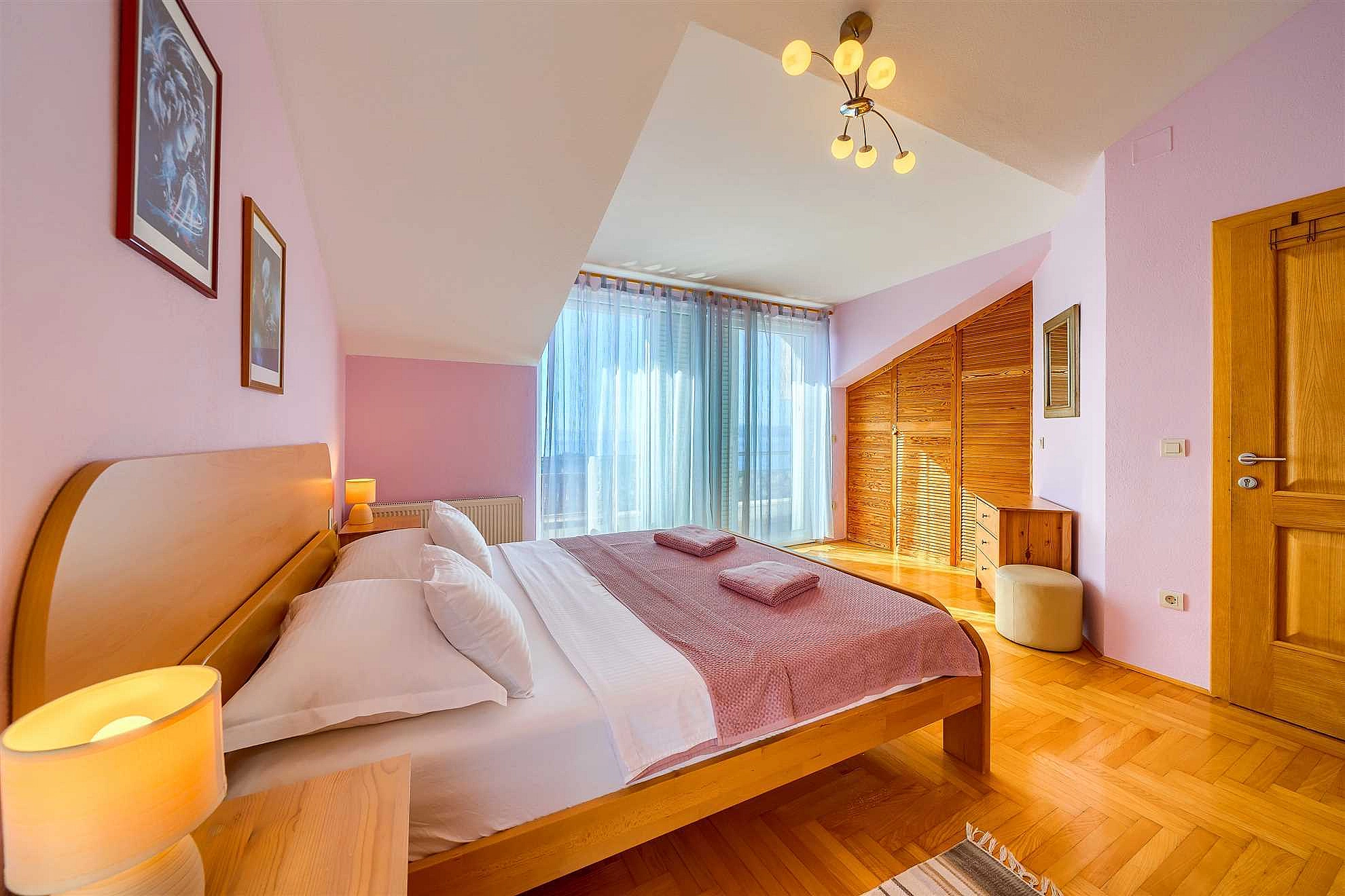 Villa Nugal - Familienvilla mit 5 Schlafzimmern und beheiztem Pool in Makarska