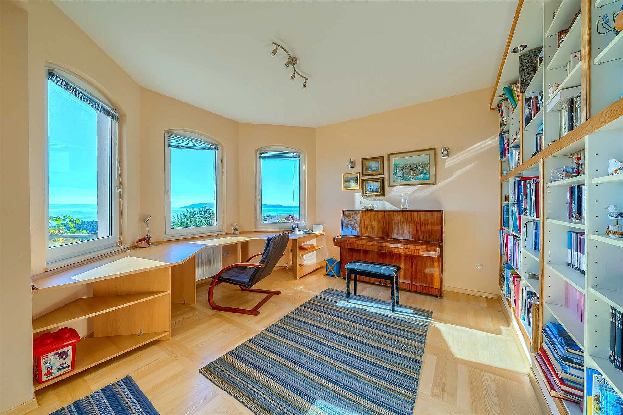 Villa Nugal - Familienvilla mit 5 Schlafzimmern und beheiztem Pool in Makarska