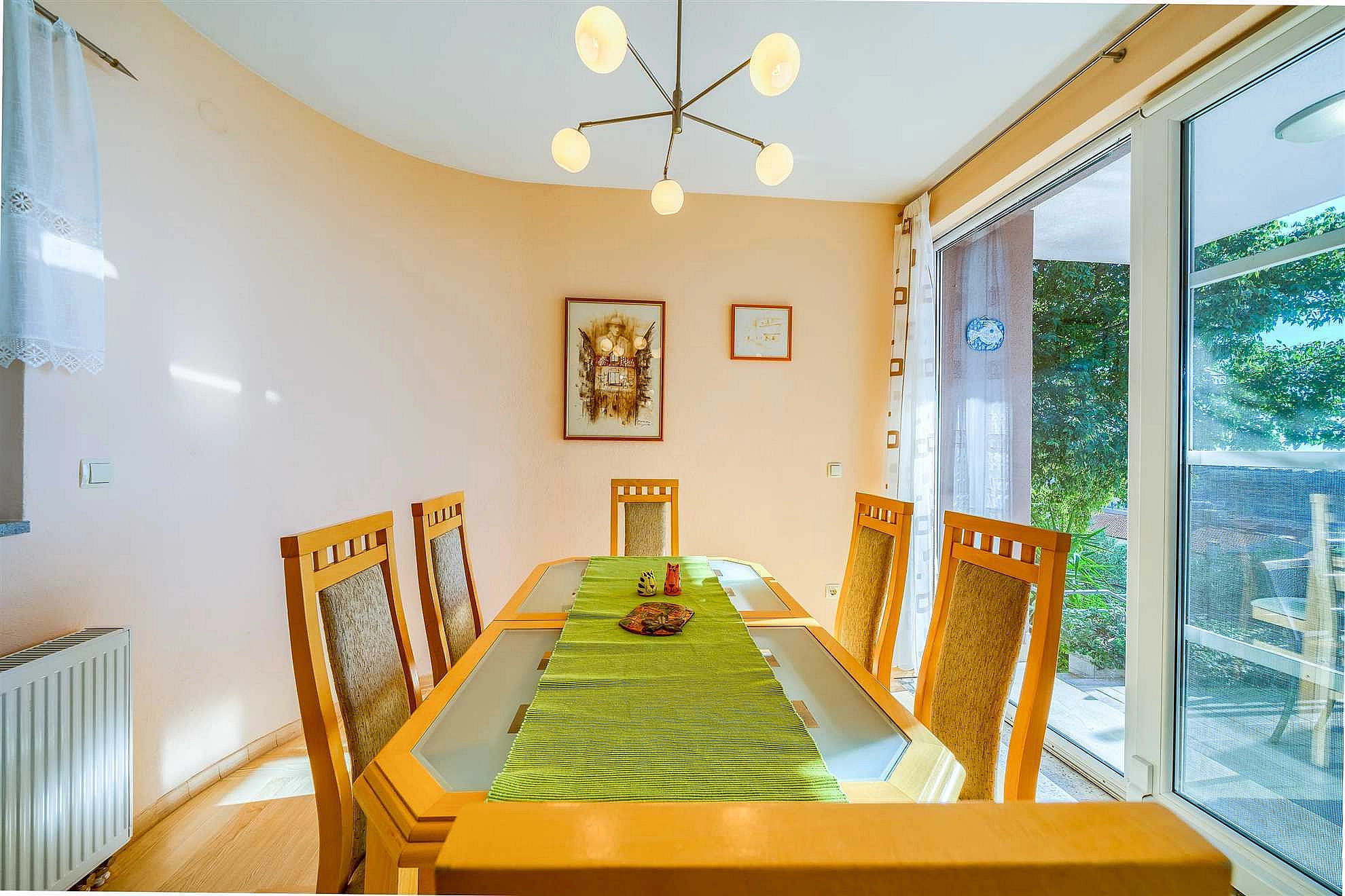 Villa Nugal - Familienvilla mit 5 Schlafzimmern und beheiztem Pool in Makarska