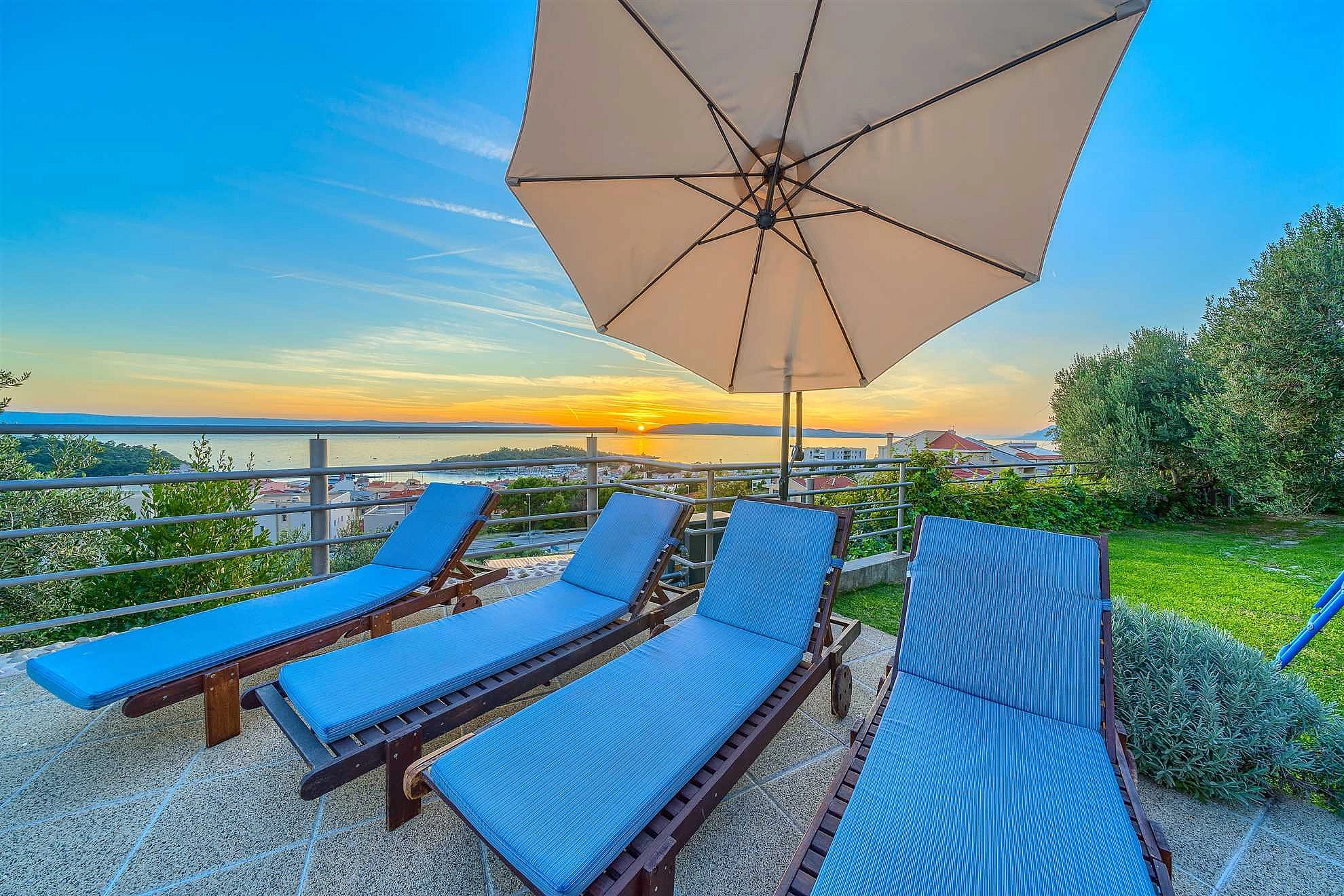 Villa Nugal - Familienvilla mit 5 Schlafzimmern und beheiztem Pool in Makarska