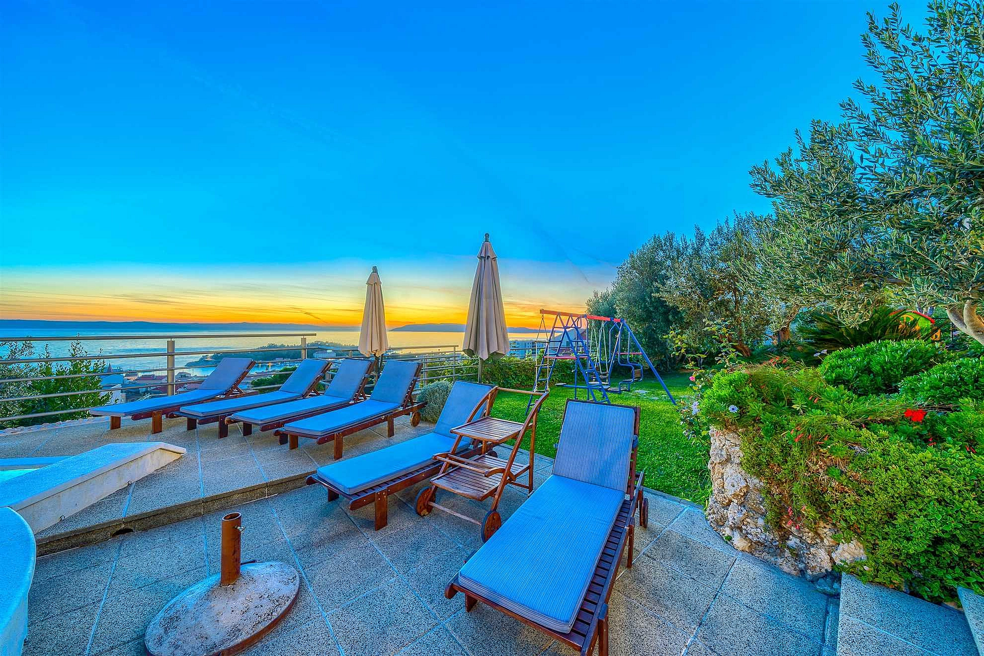 Villa Nugal - Familienvilla mit 5 Schlafzimmern und beheiztem Pool in Makarska