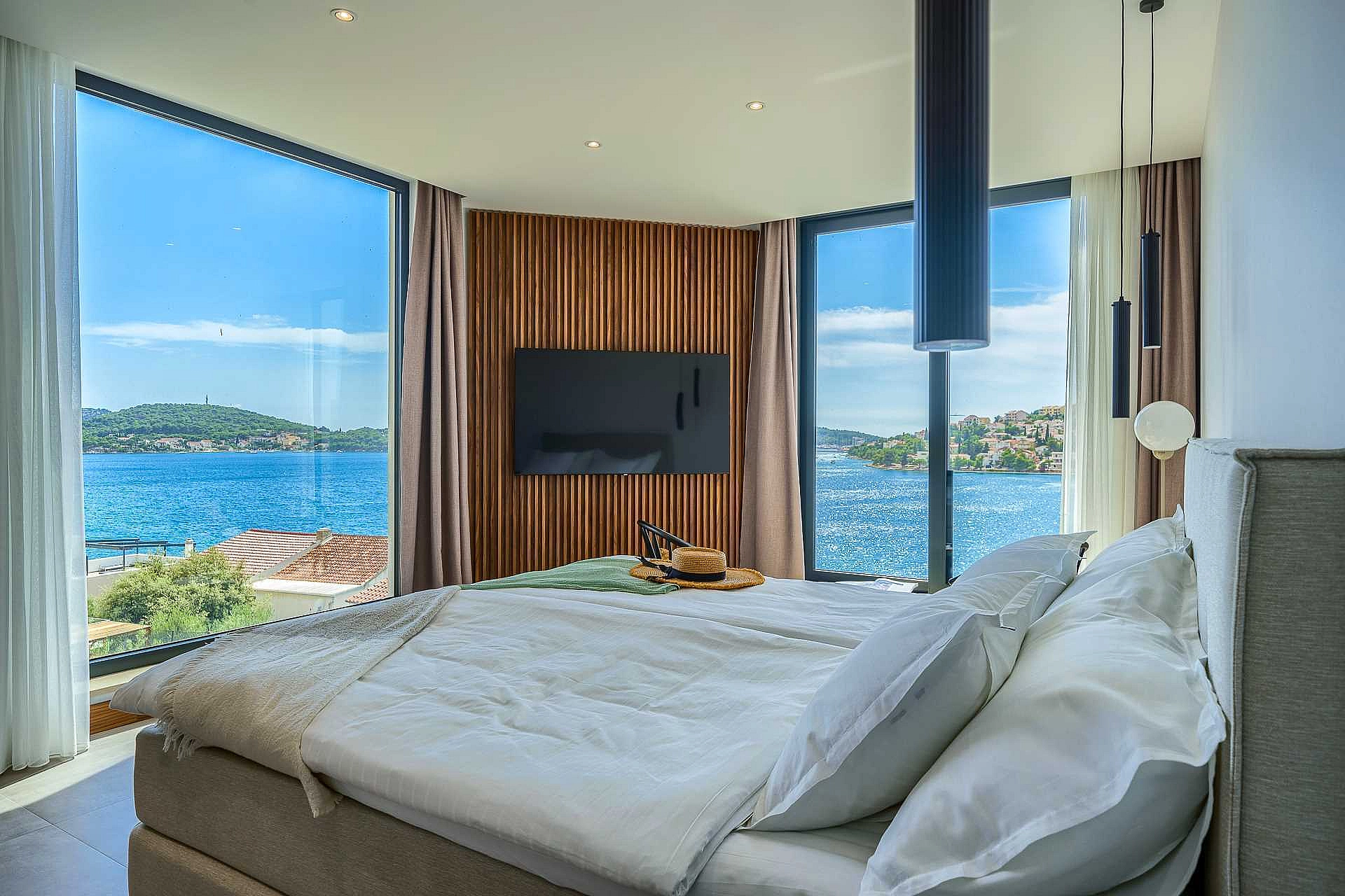 VILLA ALLINA, LUXURIOUS 5- BEDROOM VILLA WITH PANORAMIC VIEWS WITH HEATED POOL - 4250607 Villa Allina, Luxurious 5- Bedroom Villa with Panoramic Views with Heated Pool