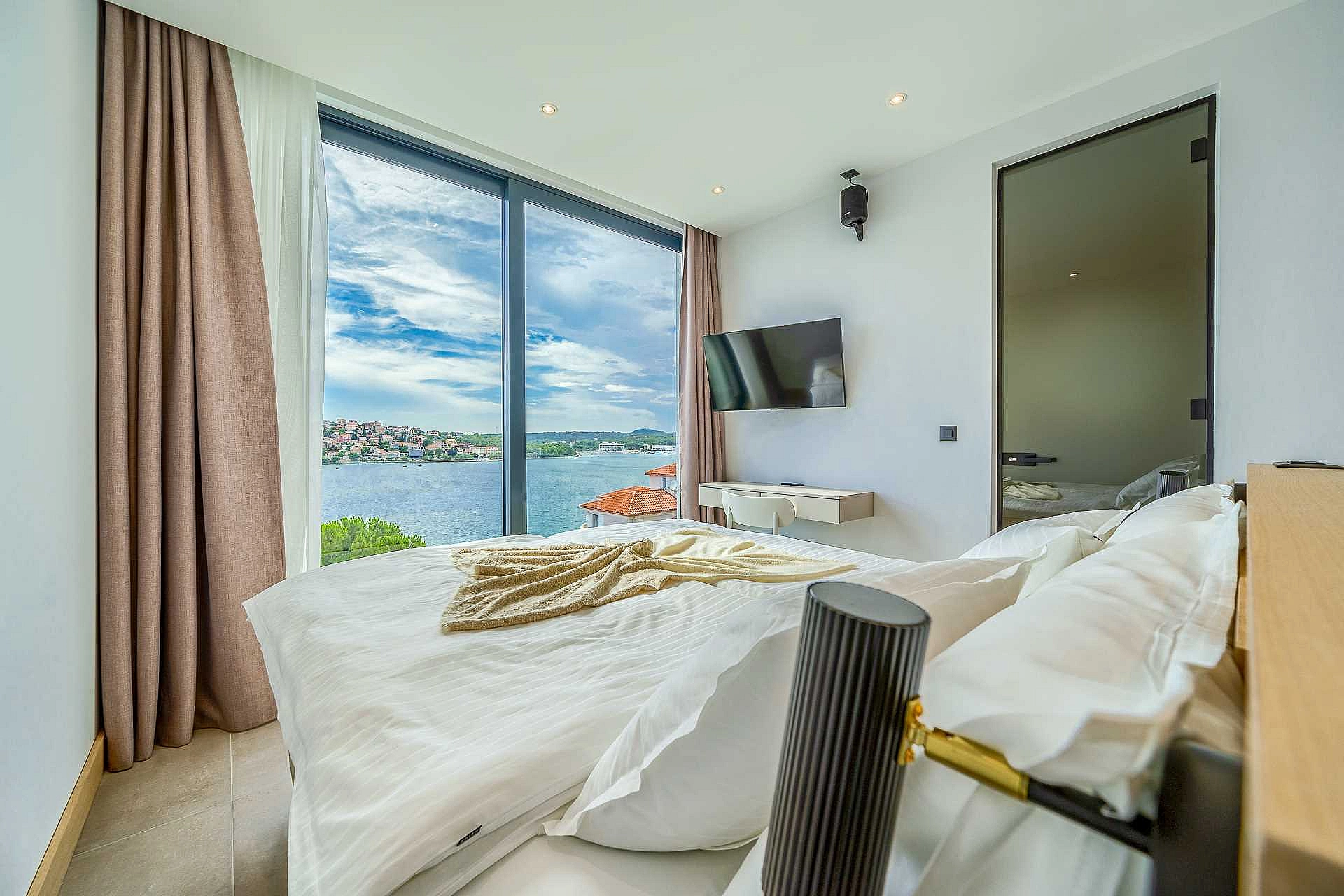 VILLA ALLINA, LUXURIOUS 5- BEDROOM VILLA WITH PANORAMIC VIEWS WITH HEATED POOL - 4250630 Villa Allina, Luxurious 5- Bedroom Villa with Panoramic Views with Heated Pool
