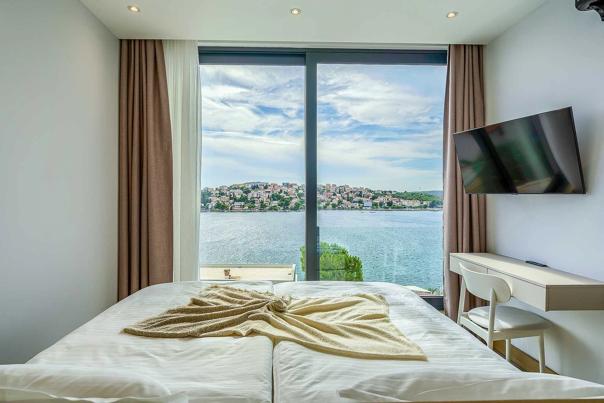 VILLA ALLINA, LUXURIOUS 5- BEDROOM VILLA WITH PANORAMIC VIEWS WITH HEATED POOL - 4250631 Villa Allina, Luxurious 5- Bedroom Villa with Panoramic Views with Heated Pool