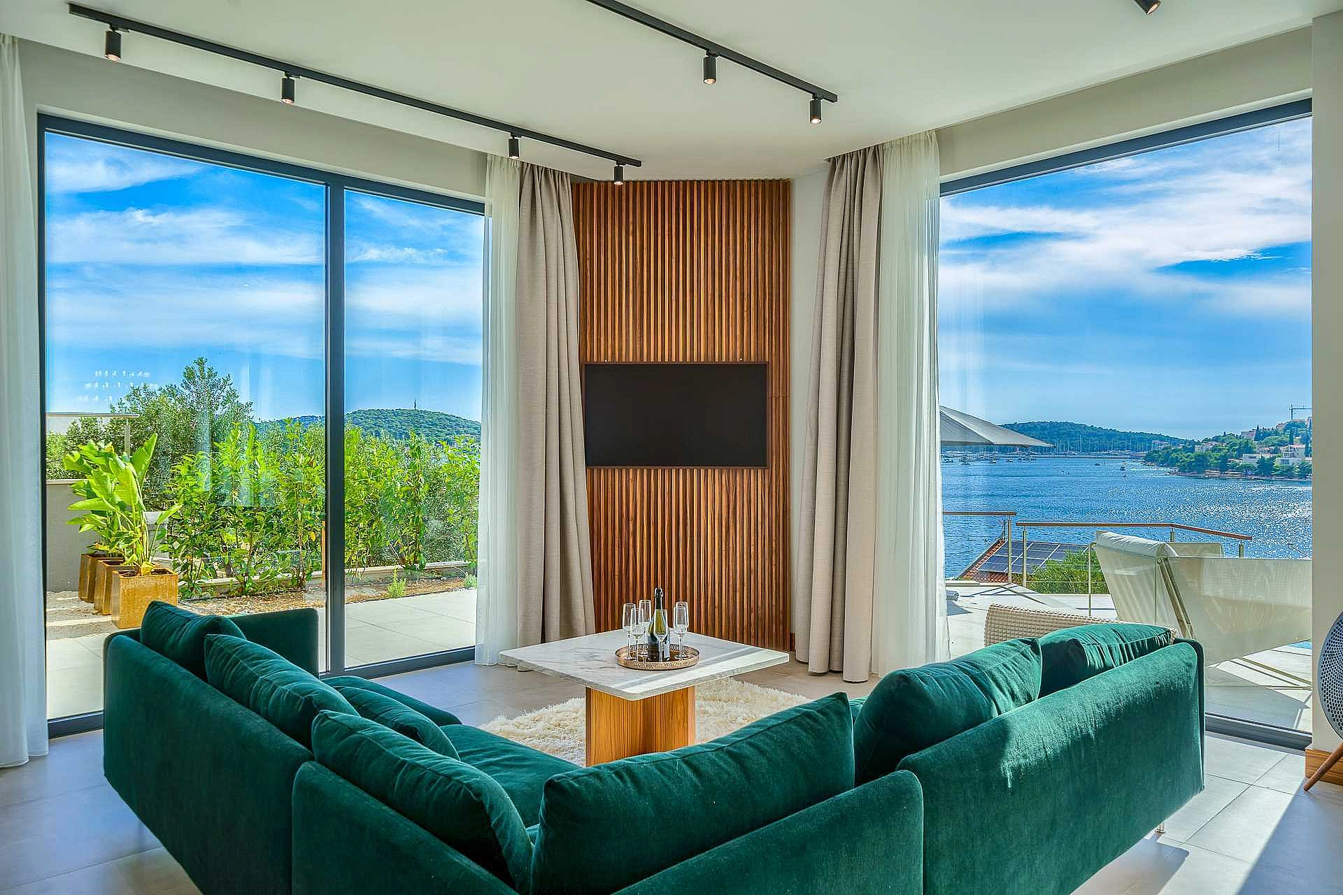 VILLA ALLINA, LUXURIOUS 5- BEDROOM VILLA WITH PANORAMIC VIEWS WITH HEATED POOL - 4250646 Villa Allina, Luxurious 5- Bedroom Villa with Panoramic Views with Heated Pool