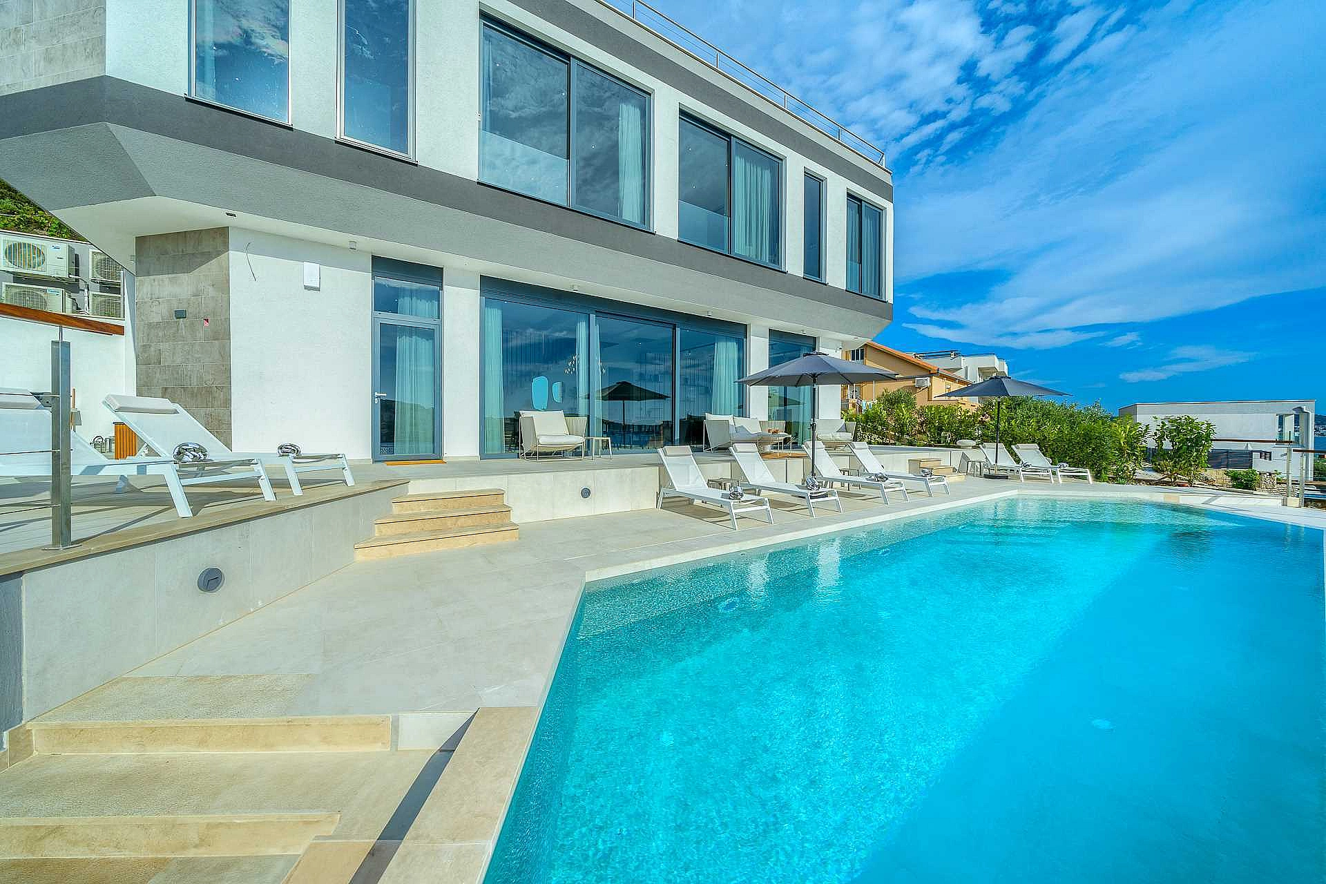 VILLA ALLINA, LUXURIOUS 5- BEDROOM VILLA WITH PANORAMIC VIEWS WITH HEATED POOL - 4250655 Villa Allina, Luxurious 5- Bedroom Villa with Panoramic Views with Heated Pool