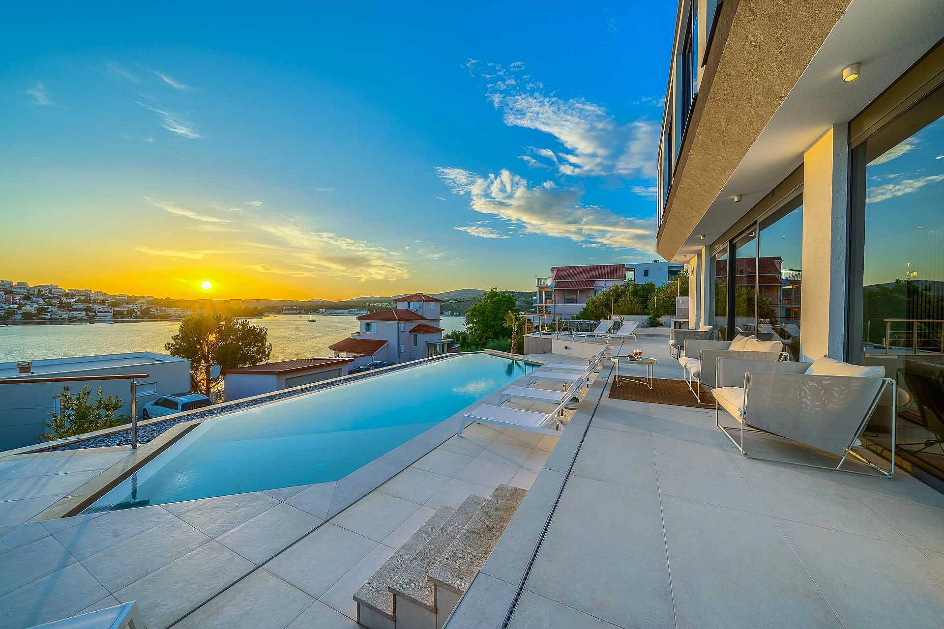 VILLA ALLINA, LUXURIOUS 5- BEDROOM VILLA WITH PANORAMIC VIEWS WITH HEATED POOL - 4250665 Villa Allina, Luxurious 5- Bedroom Villa with Panoramic Views with Heated Pool