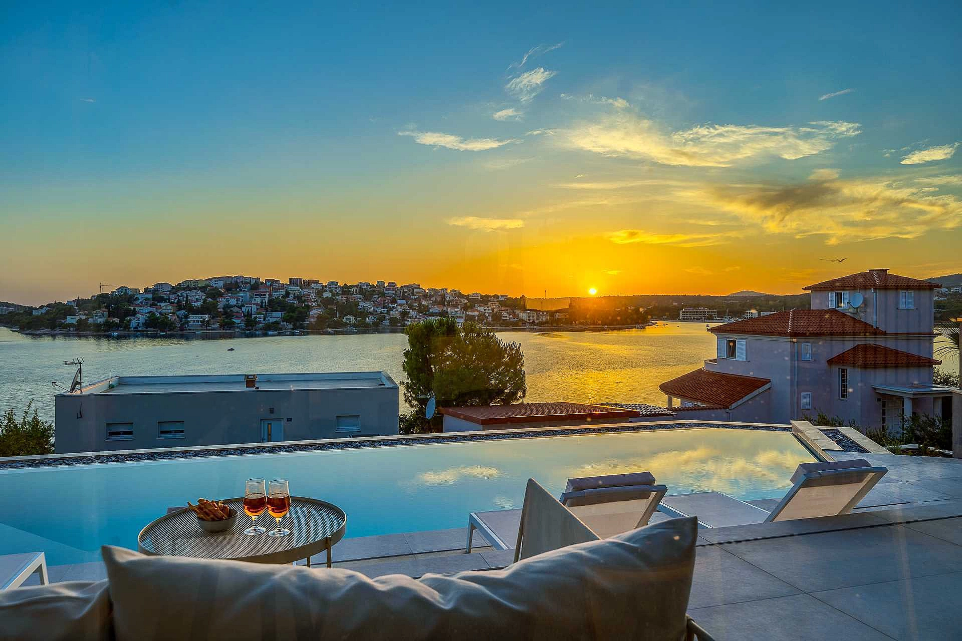 VILLA ALLINA, LUXURIOUS 5- BEDROOM VILLA WITH PANORAMIC VIEWS WITH HEATED POOL - 4250669 Villa Allina, Luxurious 5- Bedroom Villa with Panoramic Views with Heated Pool