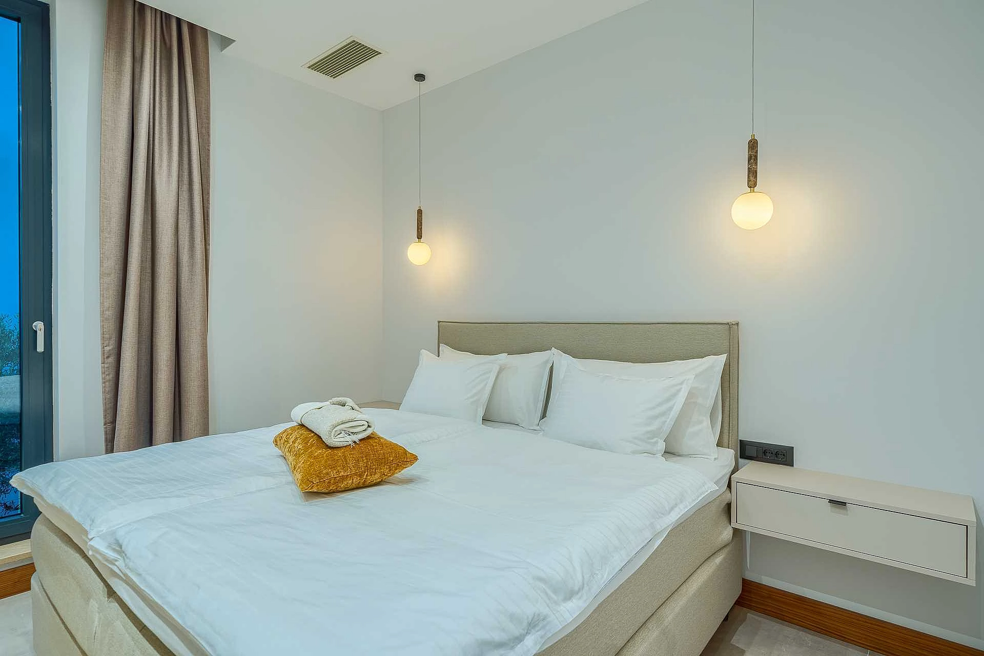 VILLA ALLINA, LUXURIOUS 5- BEDROOM VILLA WITH PANORAMIC VIEWS WITH HEATED POOL - 4250678 Villa Allina, Luxurious 5- Bedroom Villa with Panoramic Views with Heated Pool