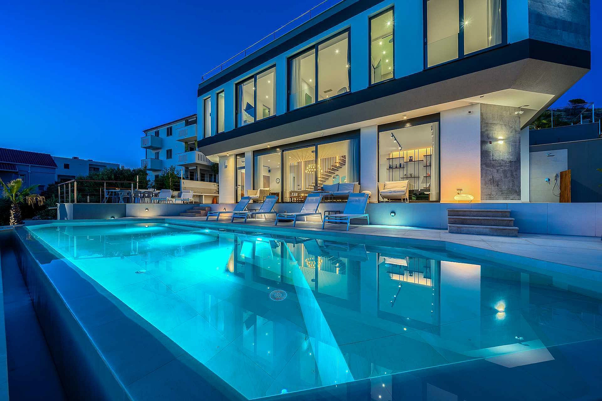 VILLA ALLINA, LUXURIOUS 5- BEDROOM VILLA WITH PANORAMIC VIEWS WITH HEATED POOL - 4250689 Villa Allina, Luxurious 5- Bedroom Villa with Panoramic Views with Heated Pool