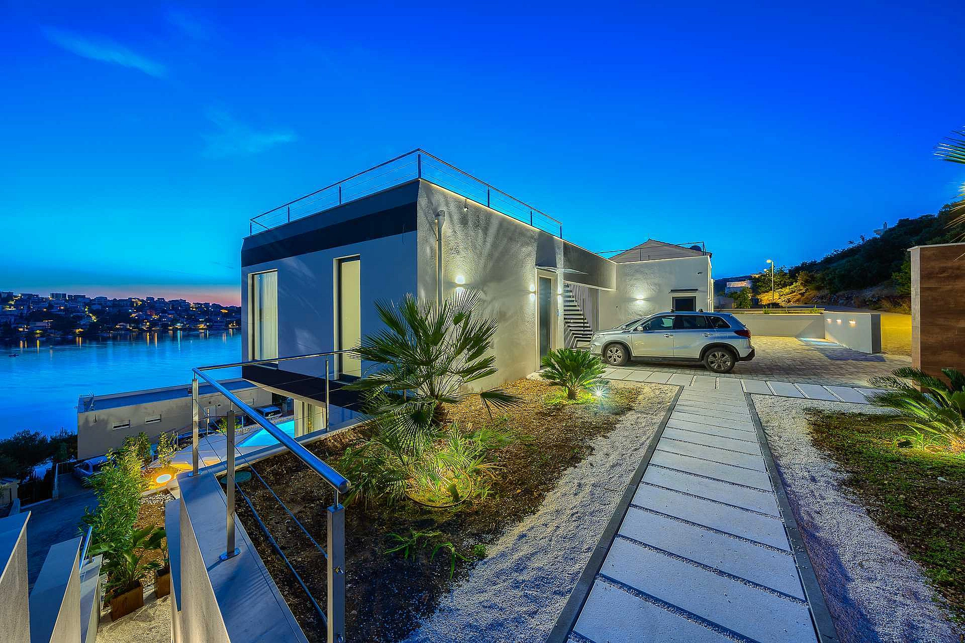 VILLA ALLINA, LUXURIOUS 5- BEDROOM VILLA WITH PANORAMIC VIEWS WITH HEATED POOL - 4250693 Villa Allina, Luxurious 5- Bedroom Villa with Panoramic Views with Heated Pool