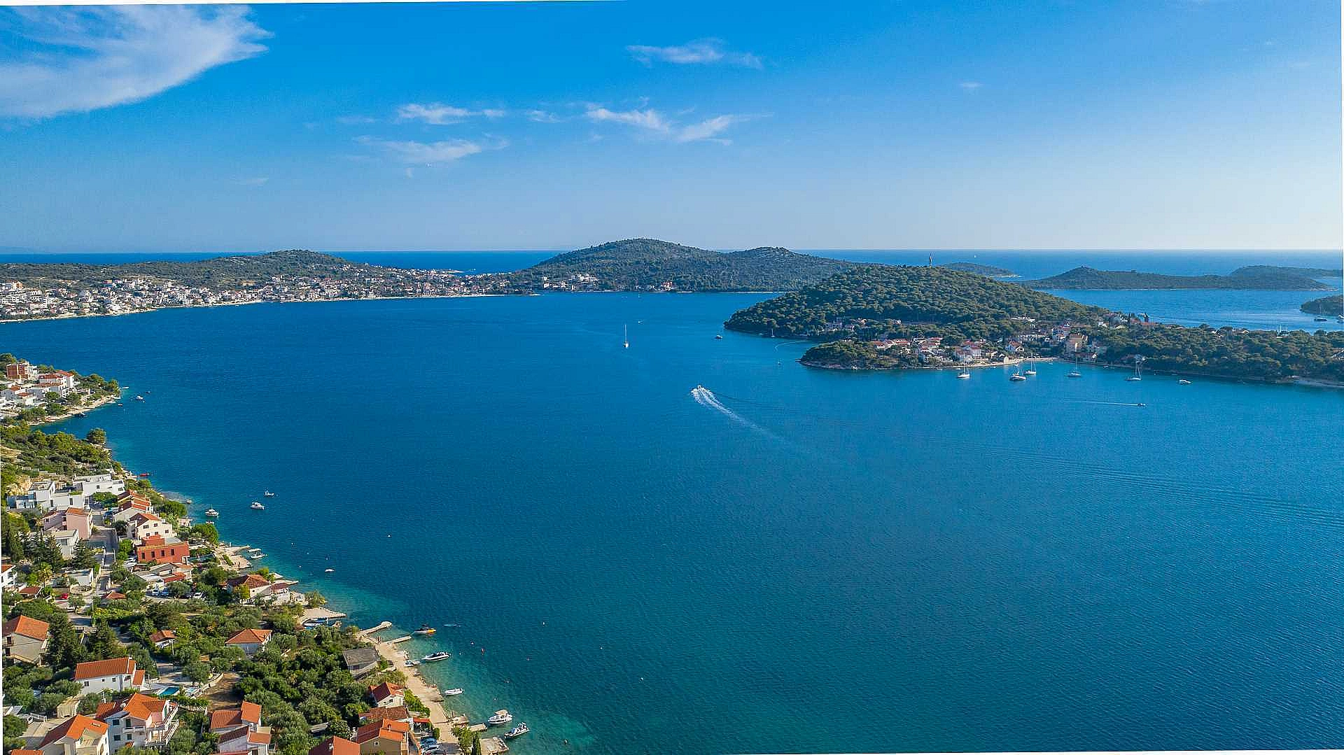 VILLA ALLINA, LUXURIOUS 5- BEDROOM VILLA WITH PANORAMIC VIEWS WITH HEATED POOL - 4250699 Villa Allina, Luxurious 5- Bedroom Villa with Panoramic Views with Heated Pool