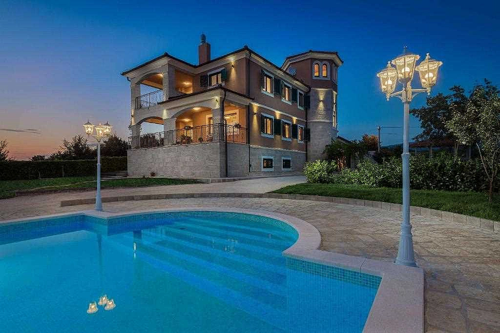 Villa Nature's Embrace