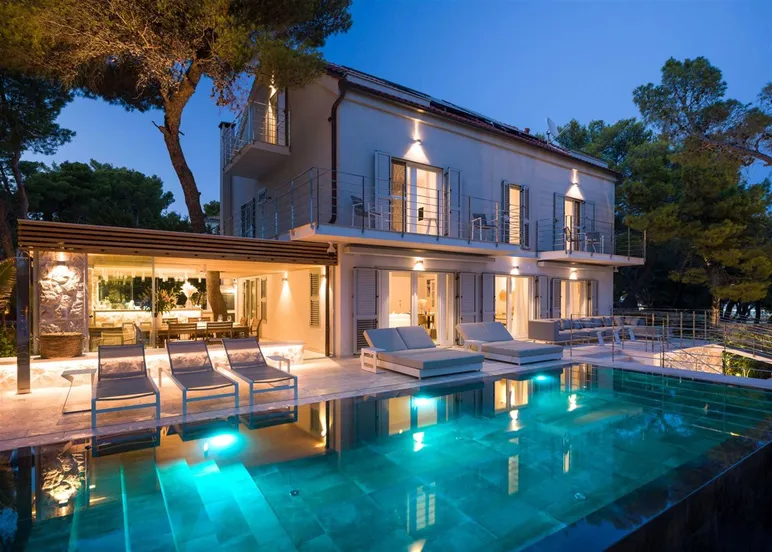 Orvas Villa  275