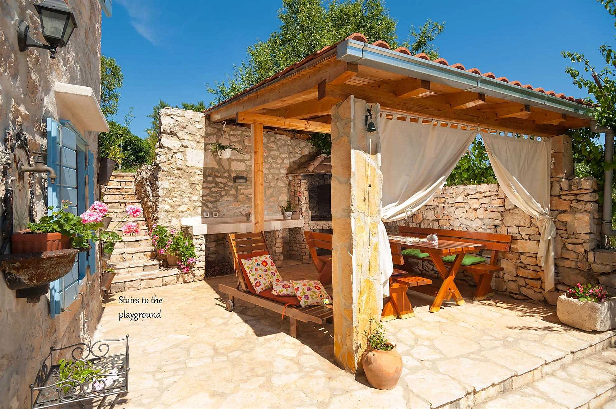 Traditional Villa Vicina with Private Pool in Milna, Brac Island