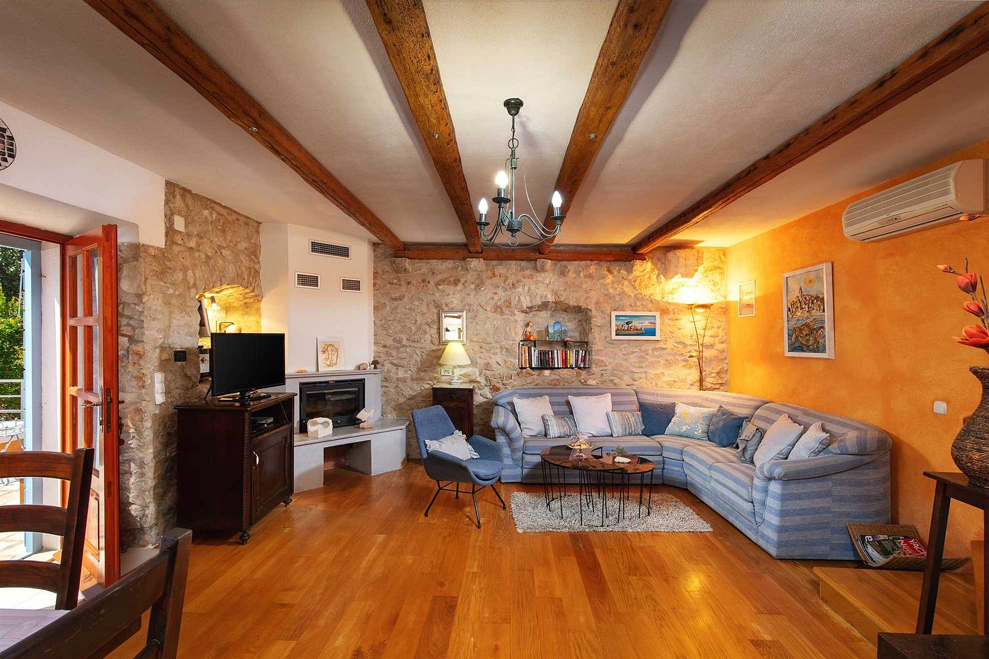 Traditional Villa Vicina with Private Pool in Milna, Brac Island