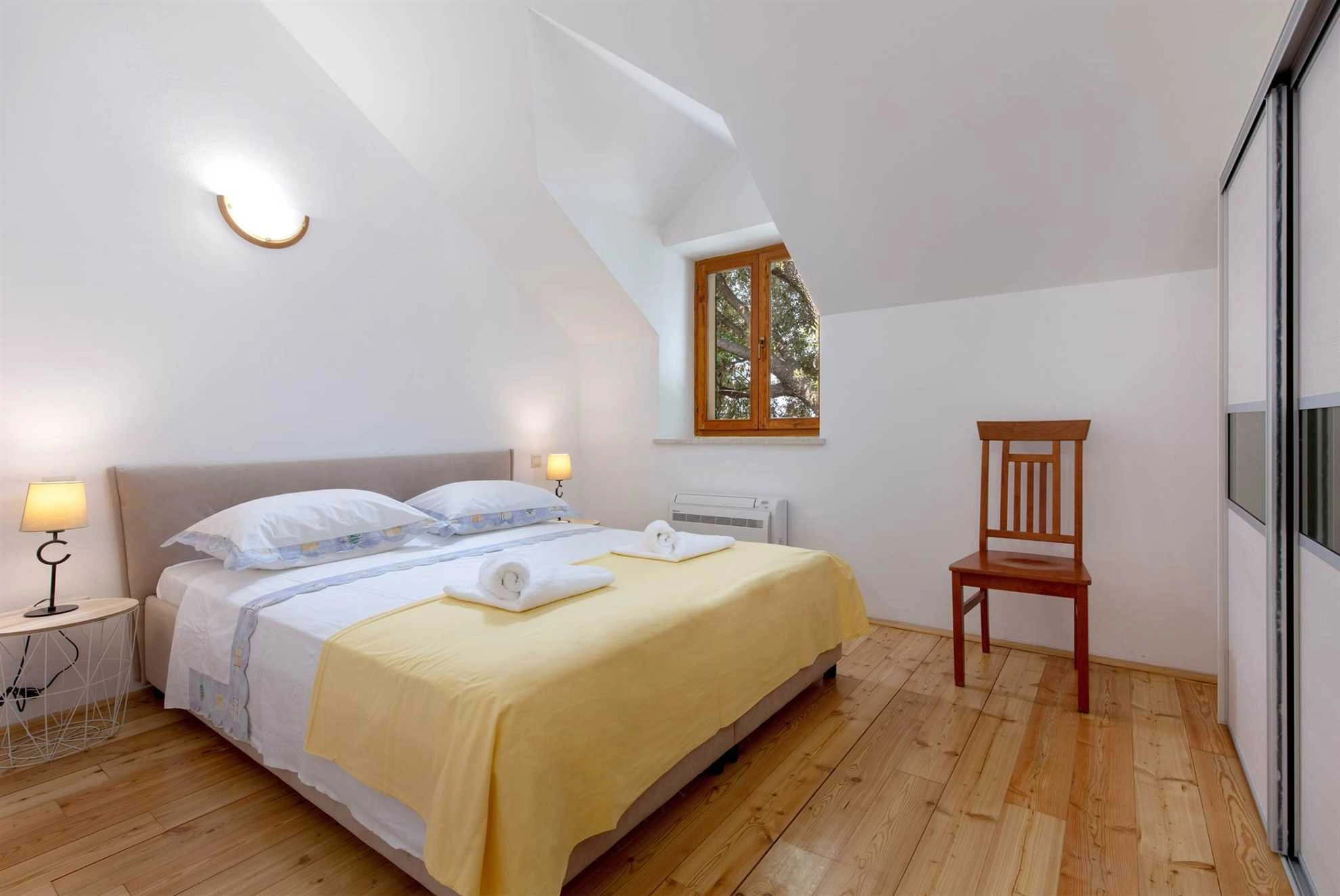 Abgeschiedene Villa Dubrava, privater Pool, Olivenhain umgibt die Villa, Insel Brac