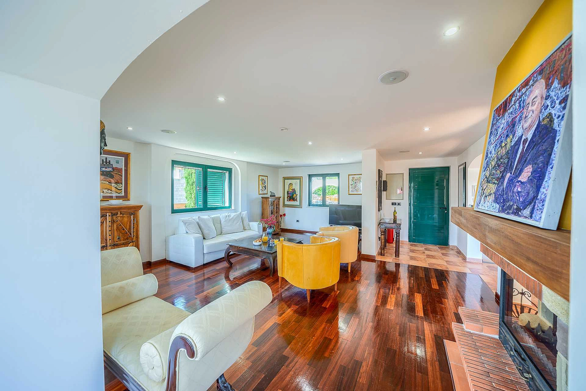 Family Villa Rasotica with large swimming pool, outdoor kitchen