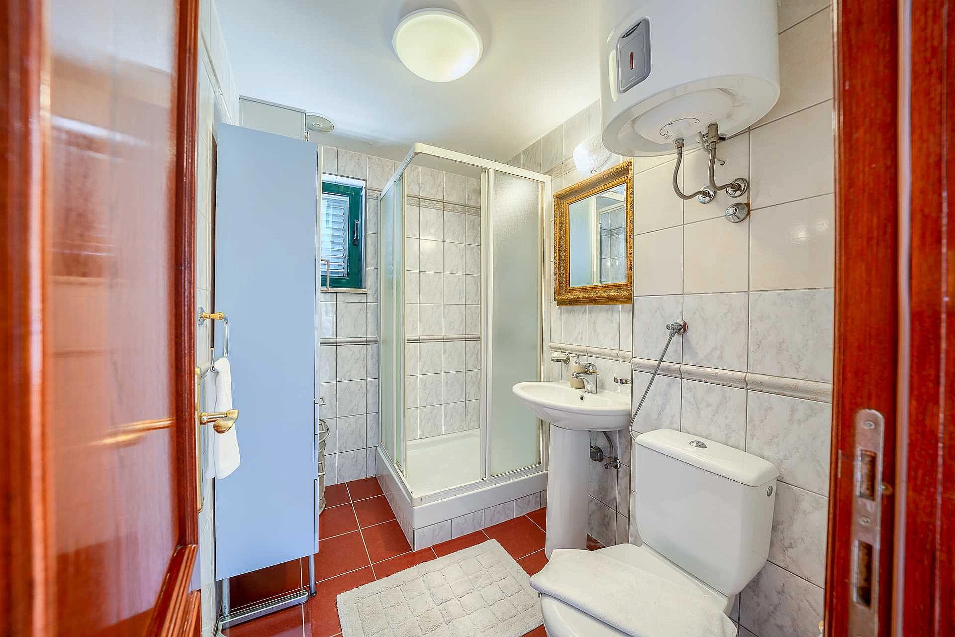 Family Villa Rasotica with large swimming pool, outdoor kitchen