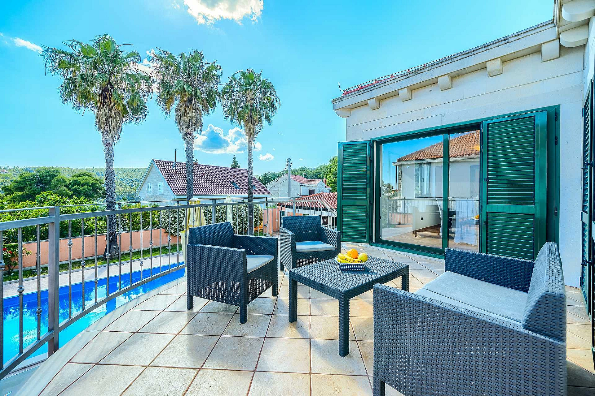 Family Villa Rasotica with large swimming pool, outdoor kitchen