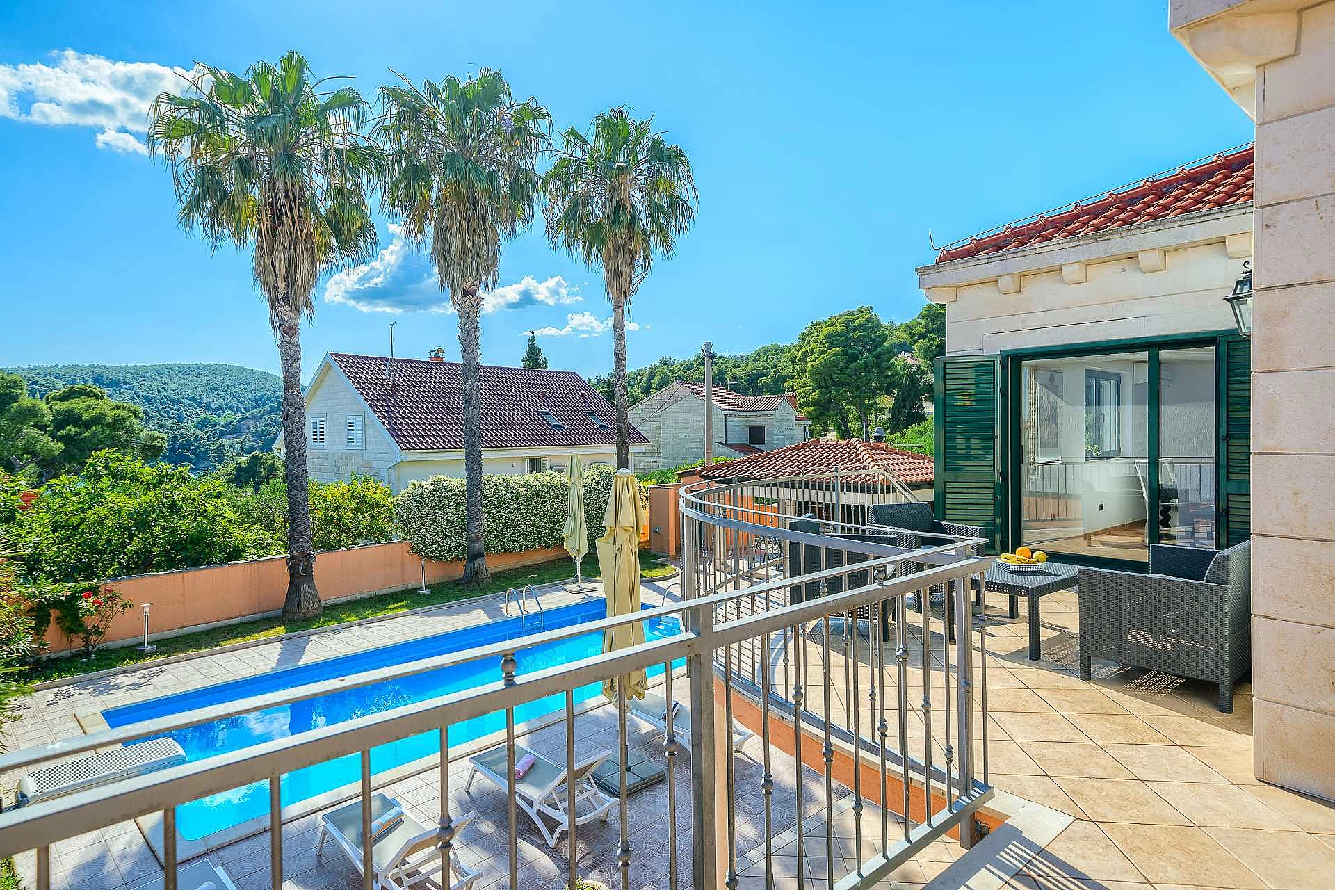 Family Villa Rasotica with large swimming pool, outdoor kitchen