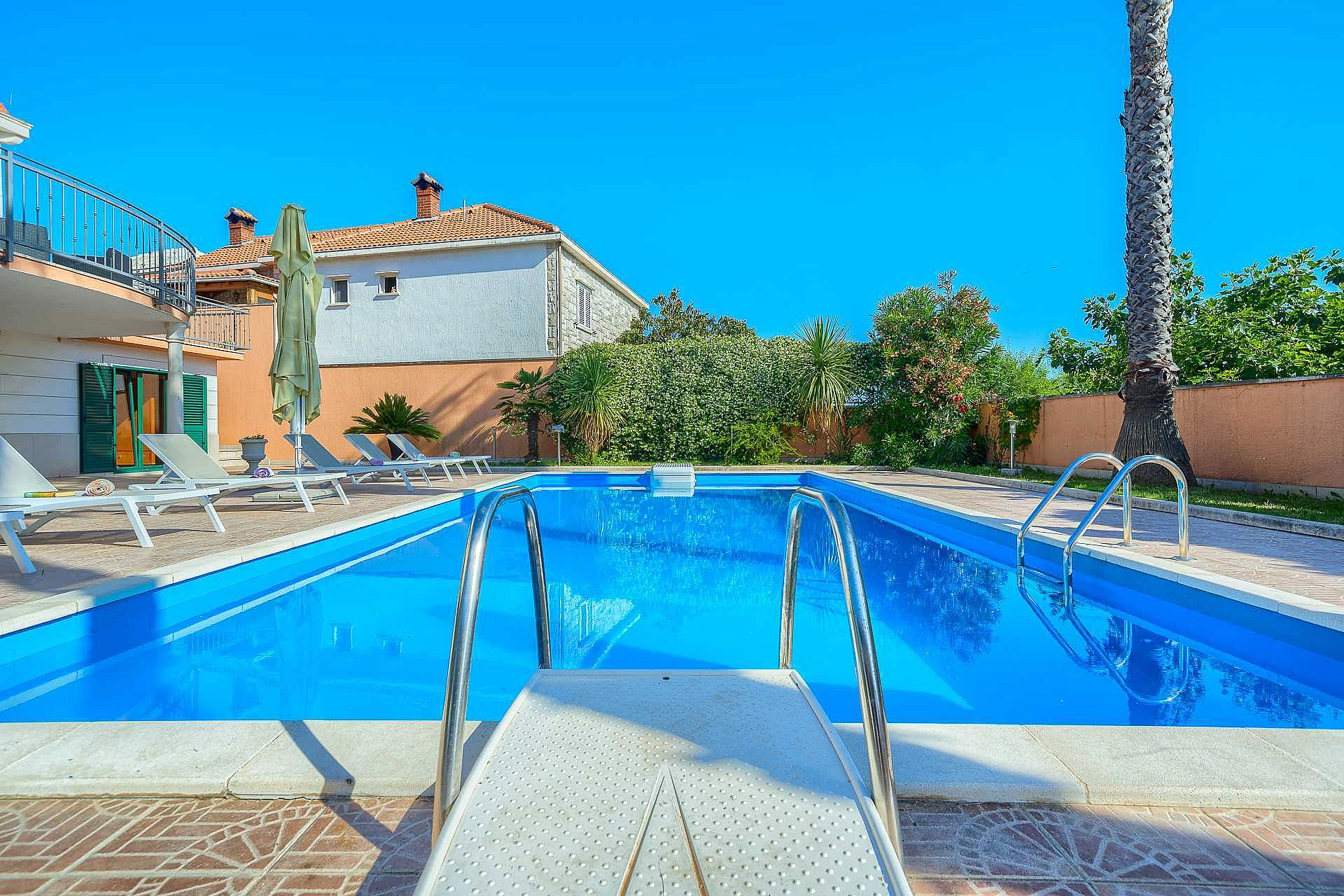 Family Villa Rasotica with large swimming pool, outdoor kitchen
