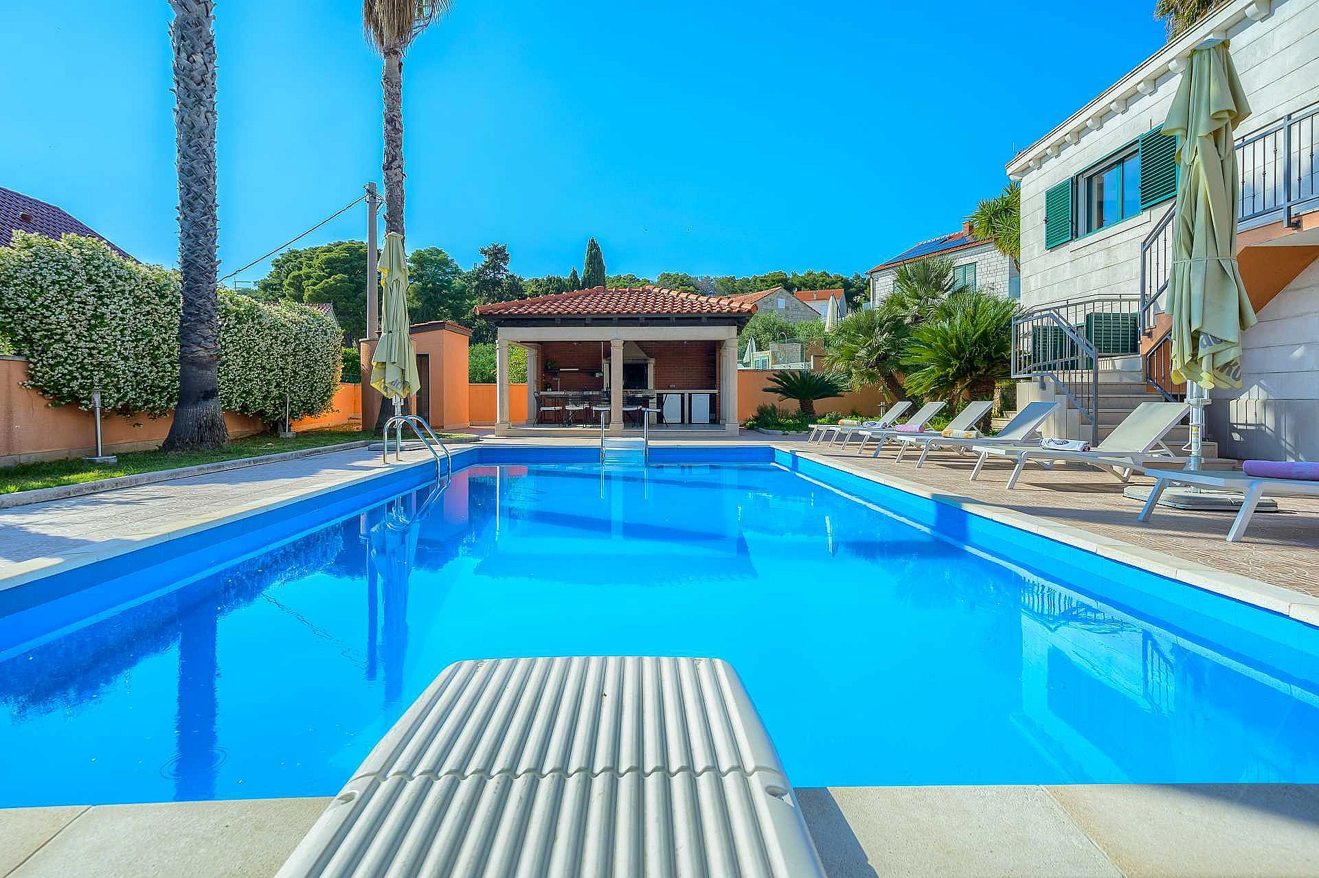 Family Villa Rasotica with large swimming pool, outdoor kitchen