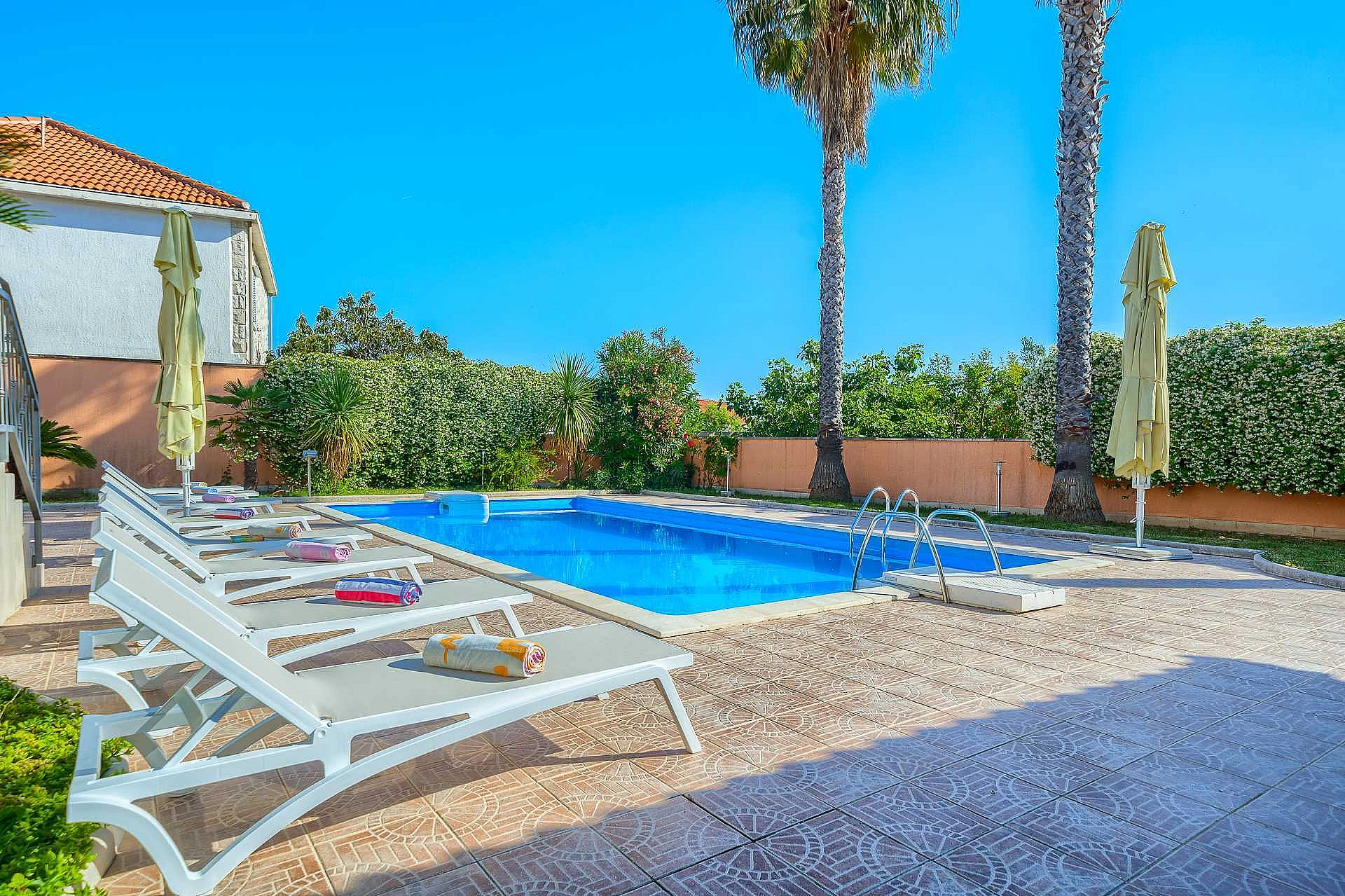 Family Villa Rasotica with large swimming pool, outdoor kitchen