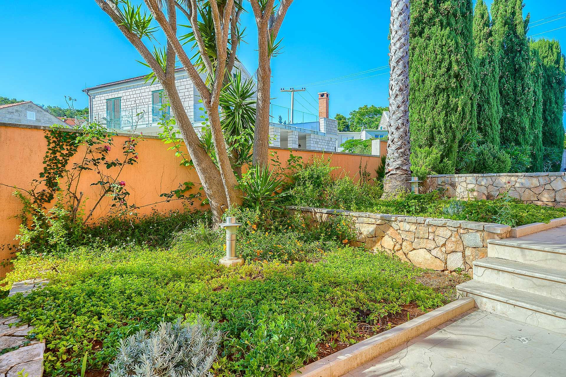 Family Villa Rasotica with large swimming pool, outdoor kitchen