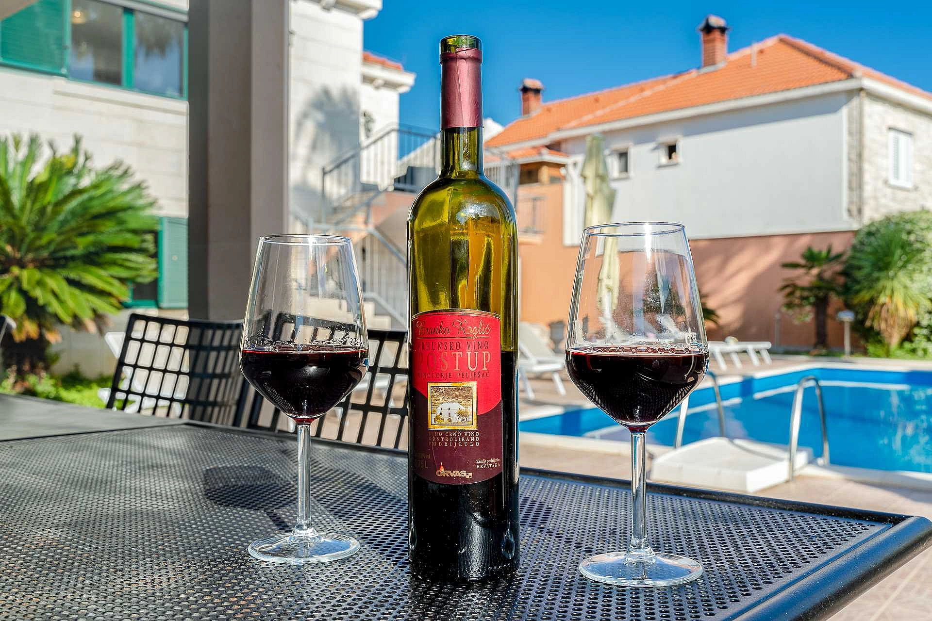 Family Villa Rasotica with large swimming pool, outdoor kitchen