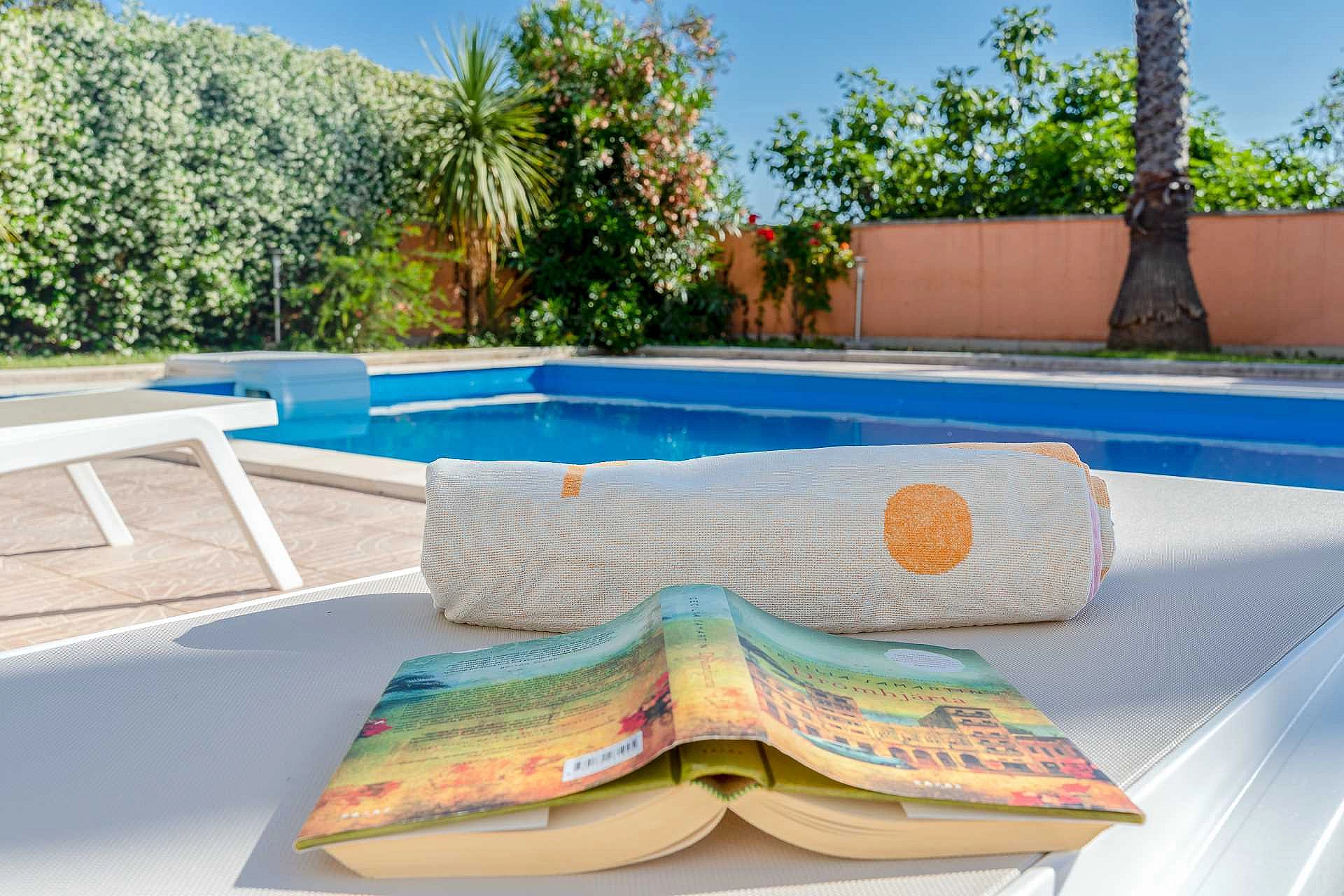 Family Villa Rasotica with large swimming pool, outdoor kitchen