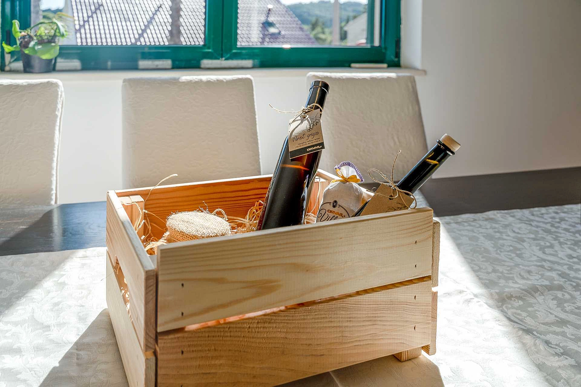 Family Villa Rasotica with large swimming pool, outdoor kitchen