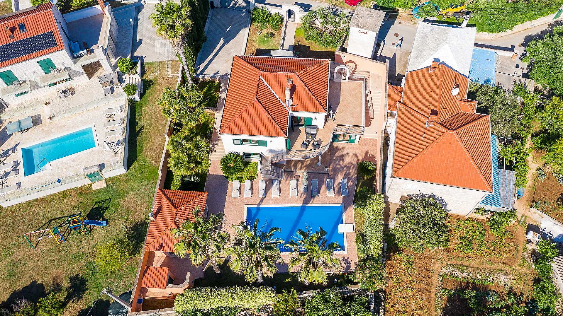 Family Villa Rasotica with large swimming pool, outdoor kitchen