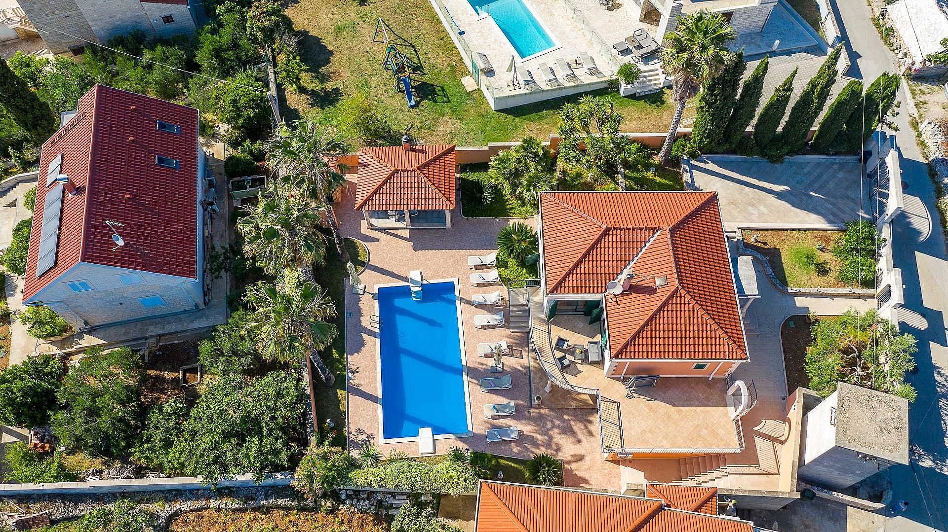 Family Villa Rasotica with large swimming pool, outdoor kitchen