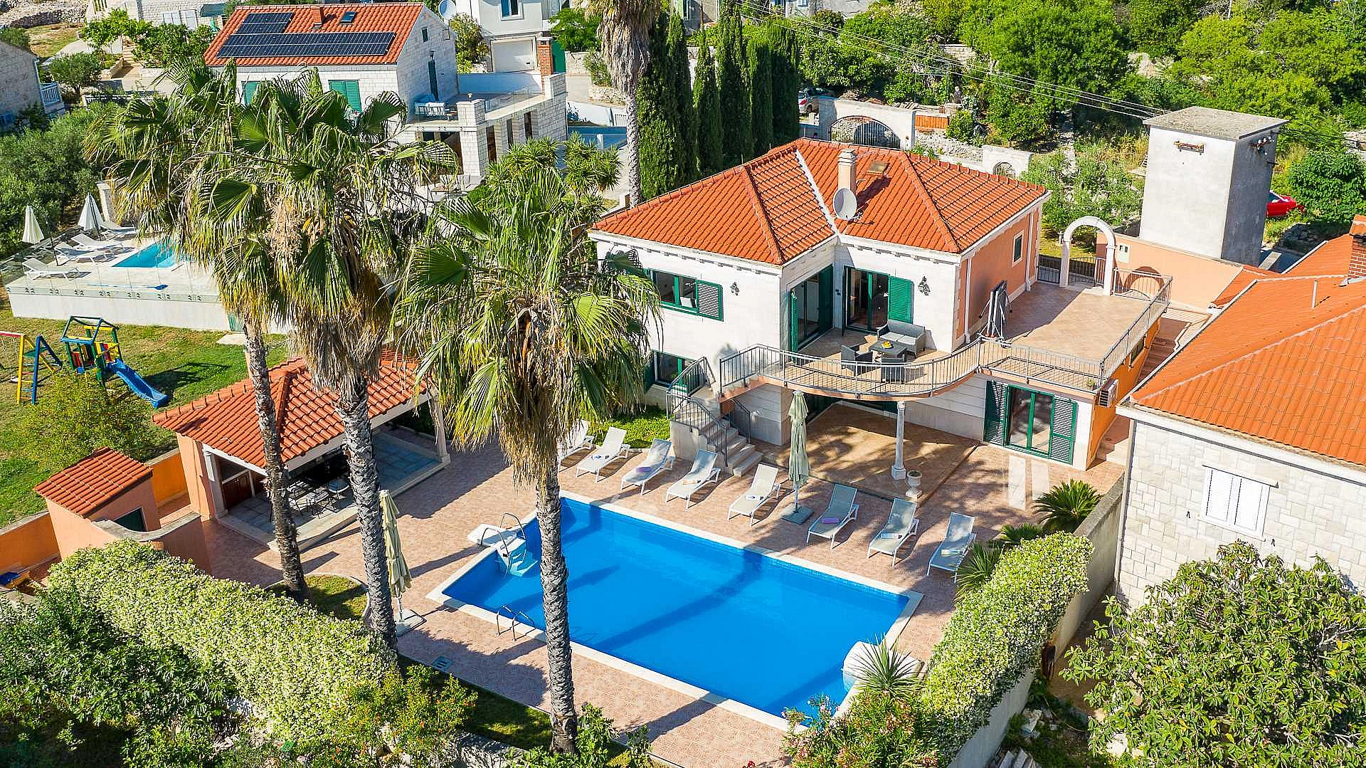 Family Villa Rasotica with large swimming pool, outdoor kitchen