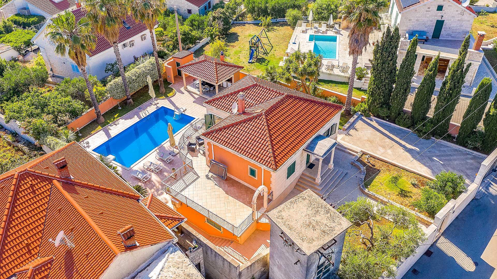 Family Villa Rasotica with large swimming pool, outdoor kitchen