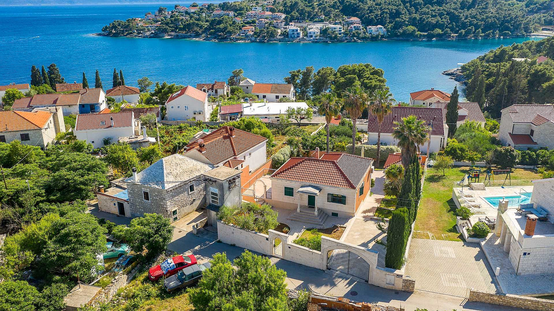 Family Villa Rasotica with large swimming pool, outdoor kitchen